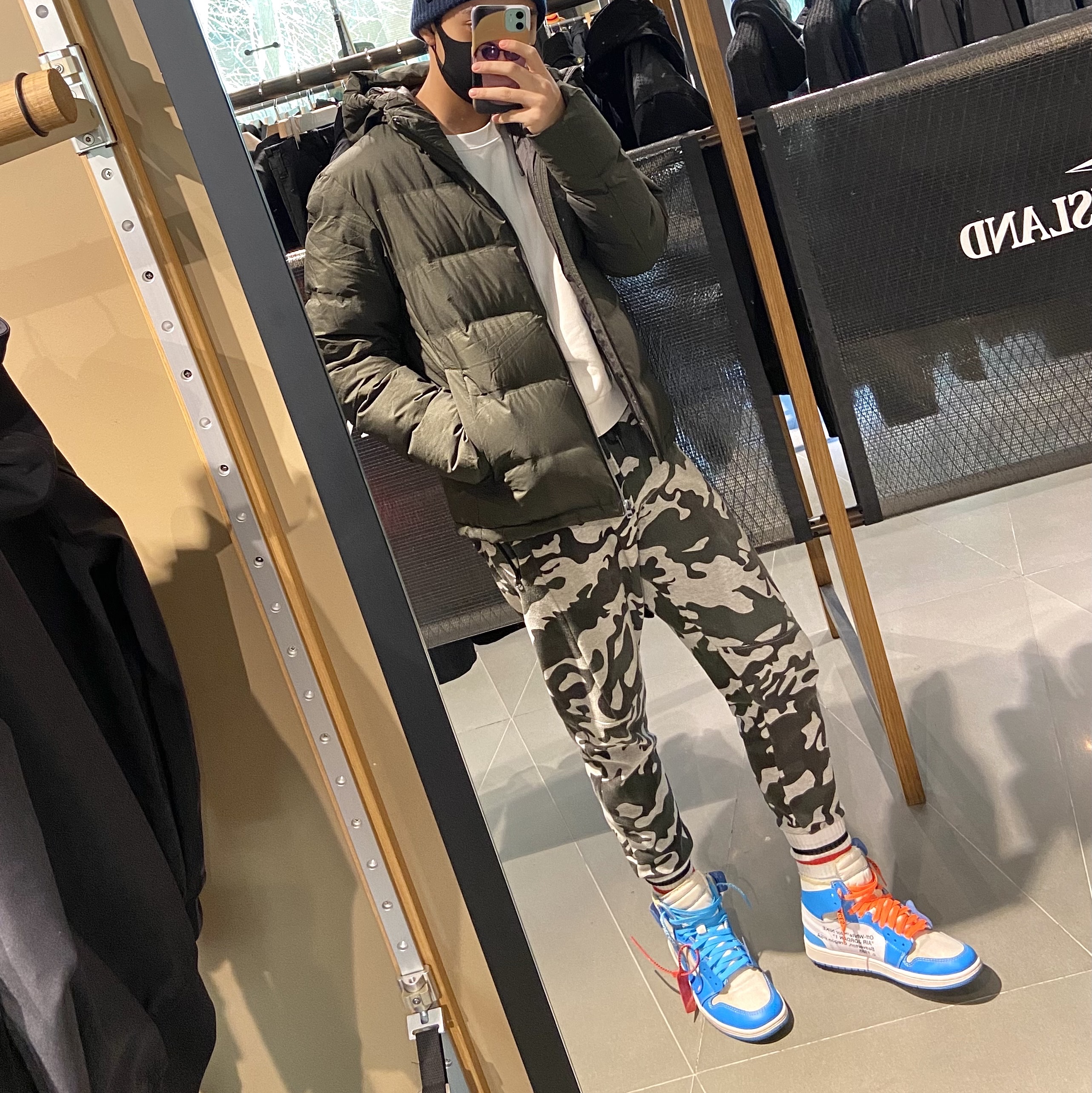 Jordan 1 x Off-White Retro High University Blue 착용 스타일