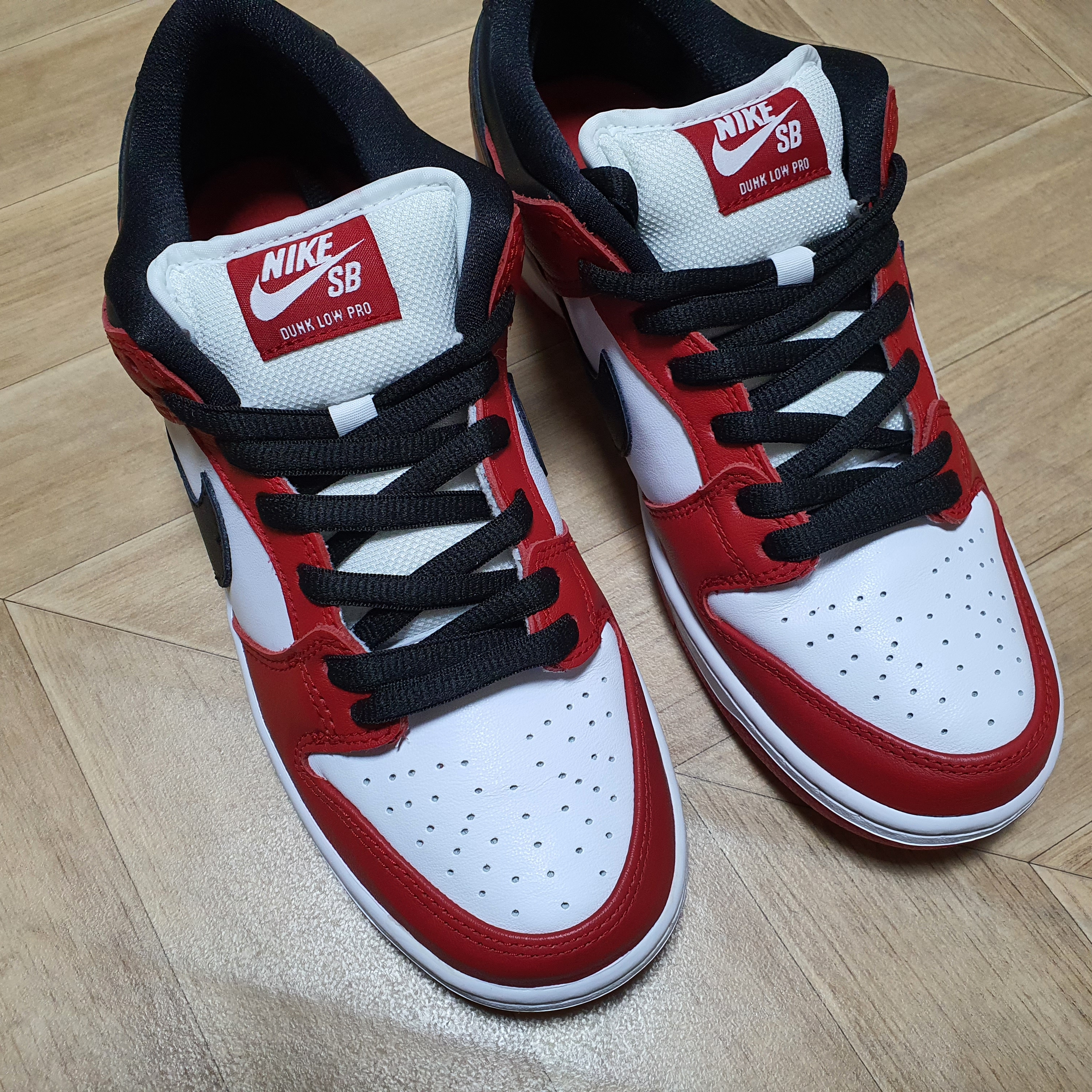 Nike SB Dunk Low Pro Chicago 착용 스타일 - 1