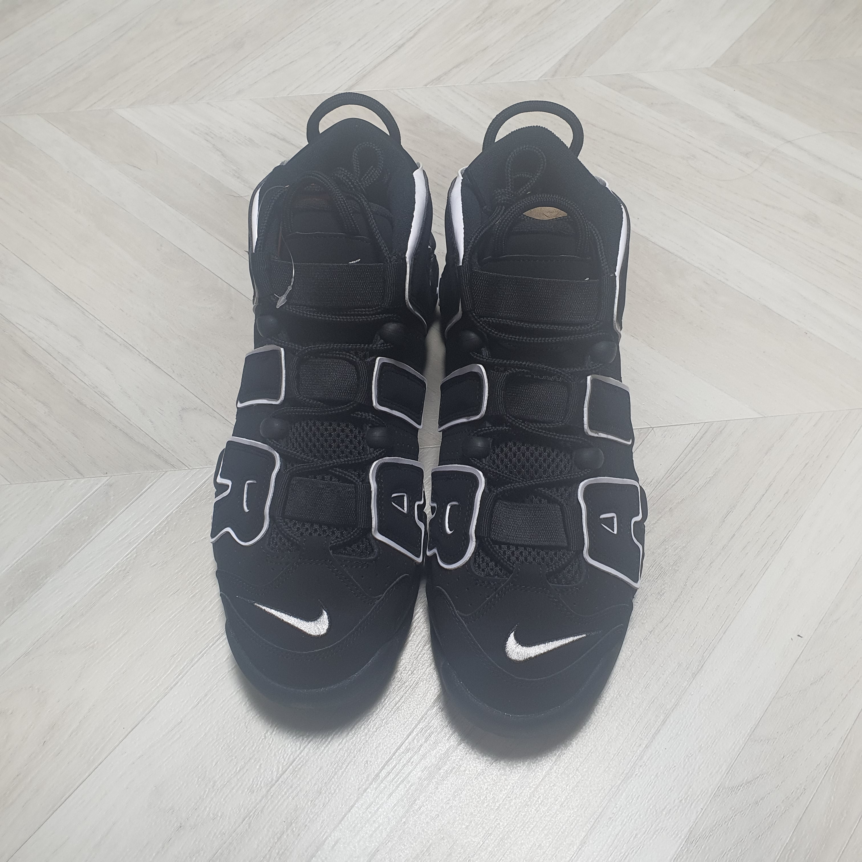 Nike Air More Uptempo Black White 2020 착용 스타일 - 2