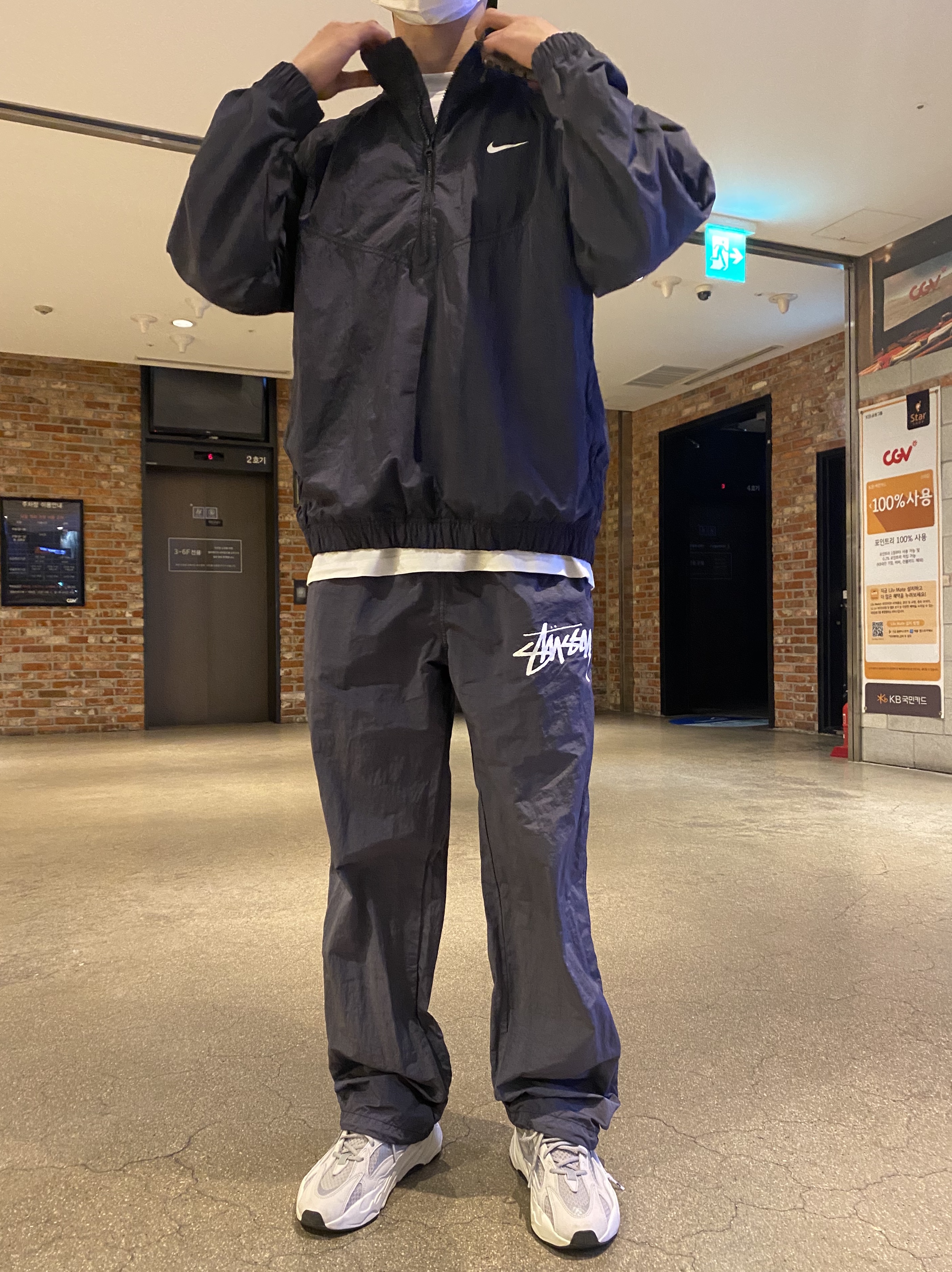 Nike x Stussy Beach Pants Off Noir, Nike x Stussy Windrunner Jacket Off Noir 착용 스타일 - 1
