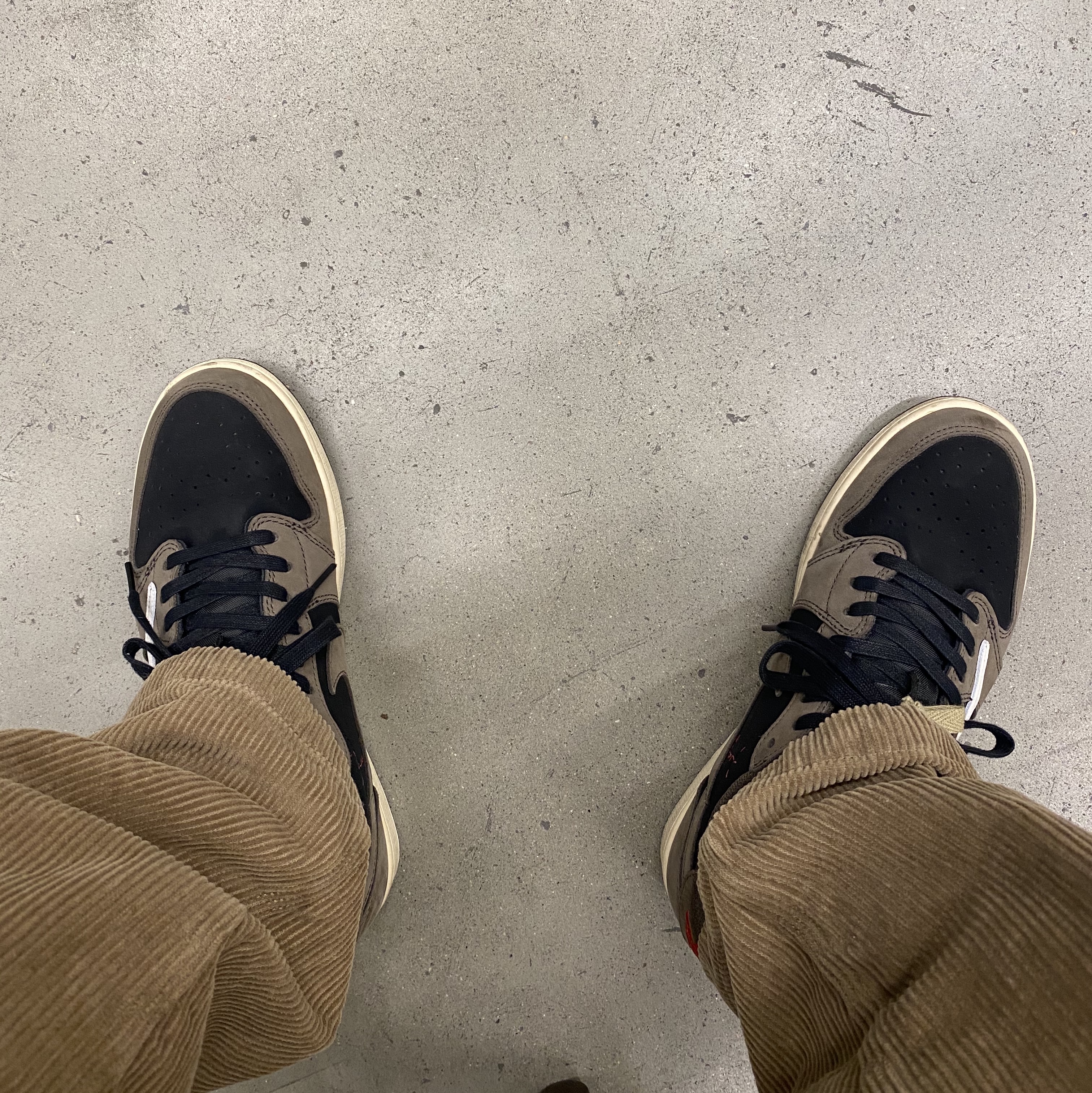 Jordan 1 x Travis Scott Retro Low OG SP Mocha 착용 스타일