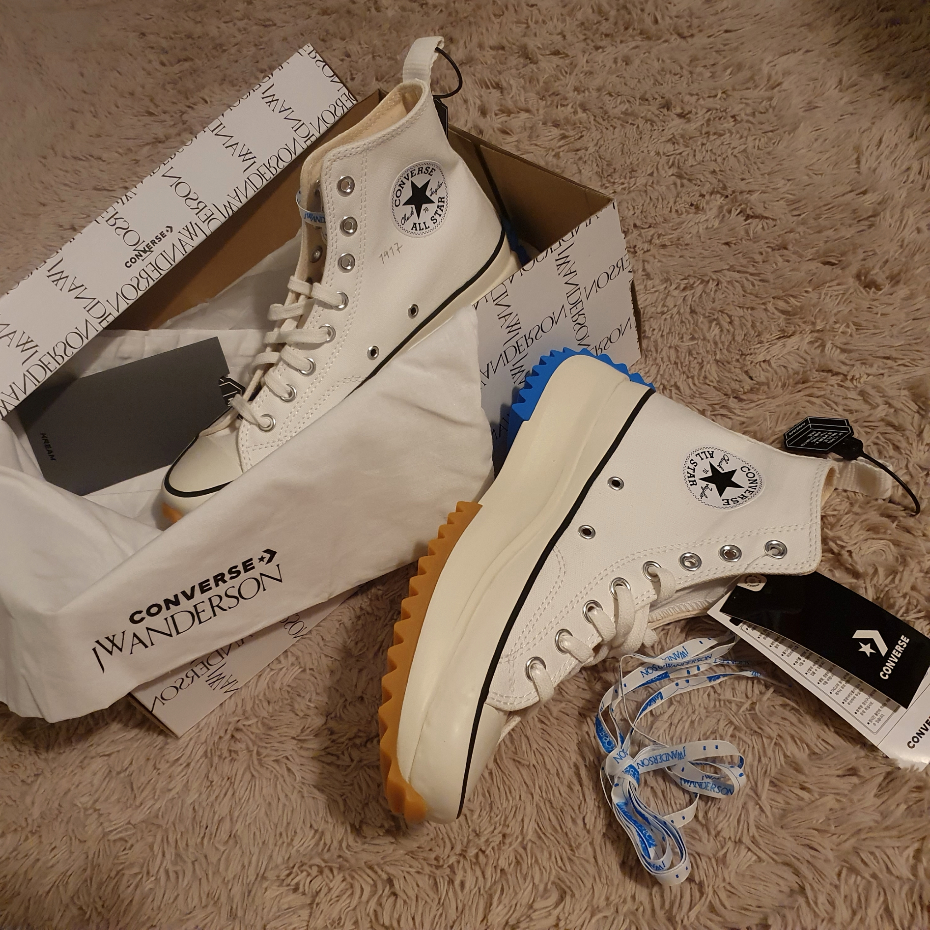 Converse x JW Anderson Run Star Hike Hi White 착용 스타일