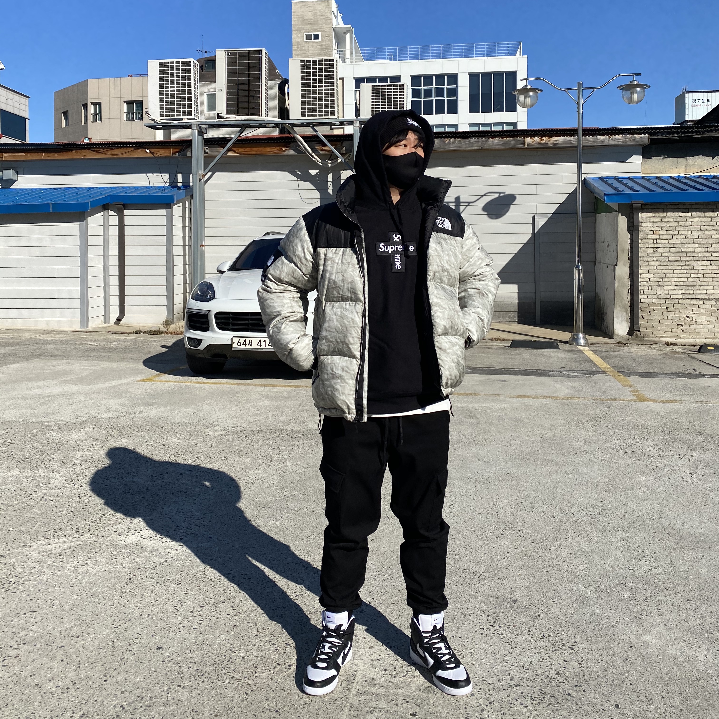 Supreme x The North Face Paper Print Nuptse Jacket - 19FW, Nike x Ambush Dunk High Black 착용 스타일 - 4