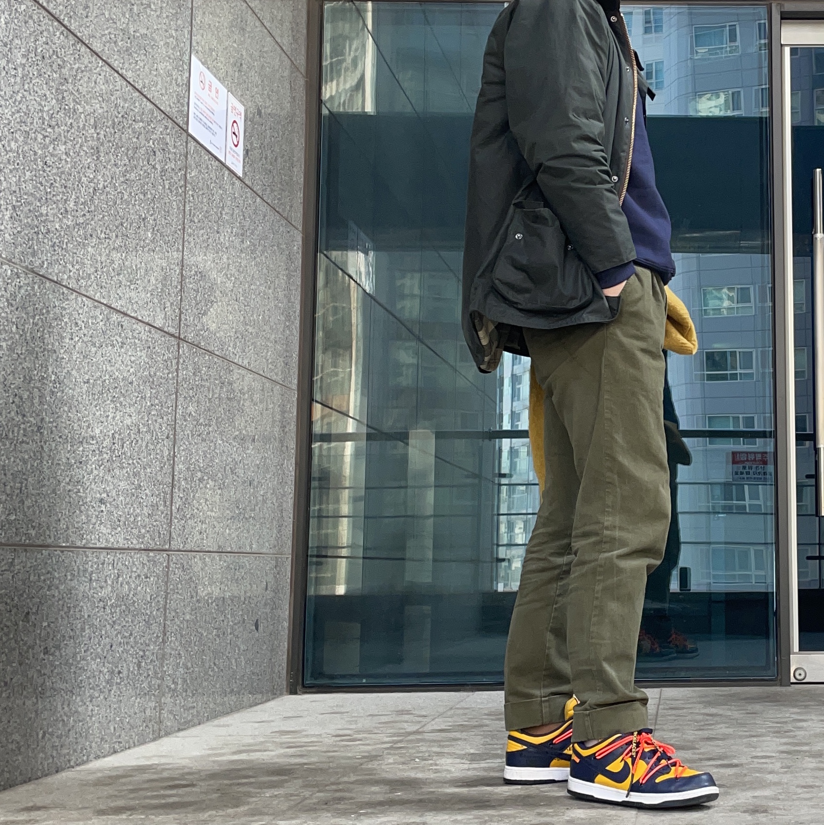 Nike x Off-White Dunk Low University Gold Midnight Navy 착용 스타일