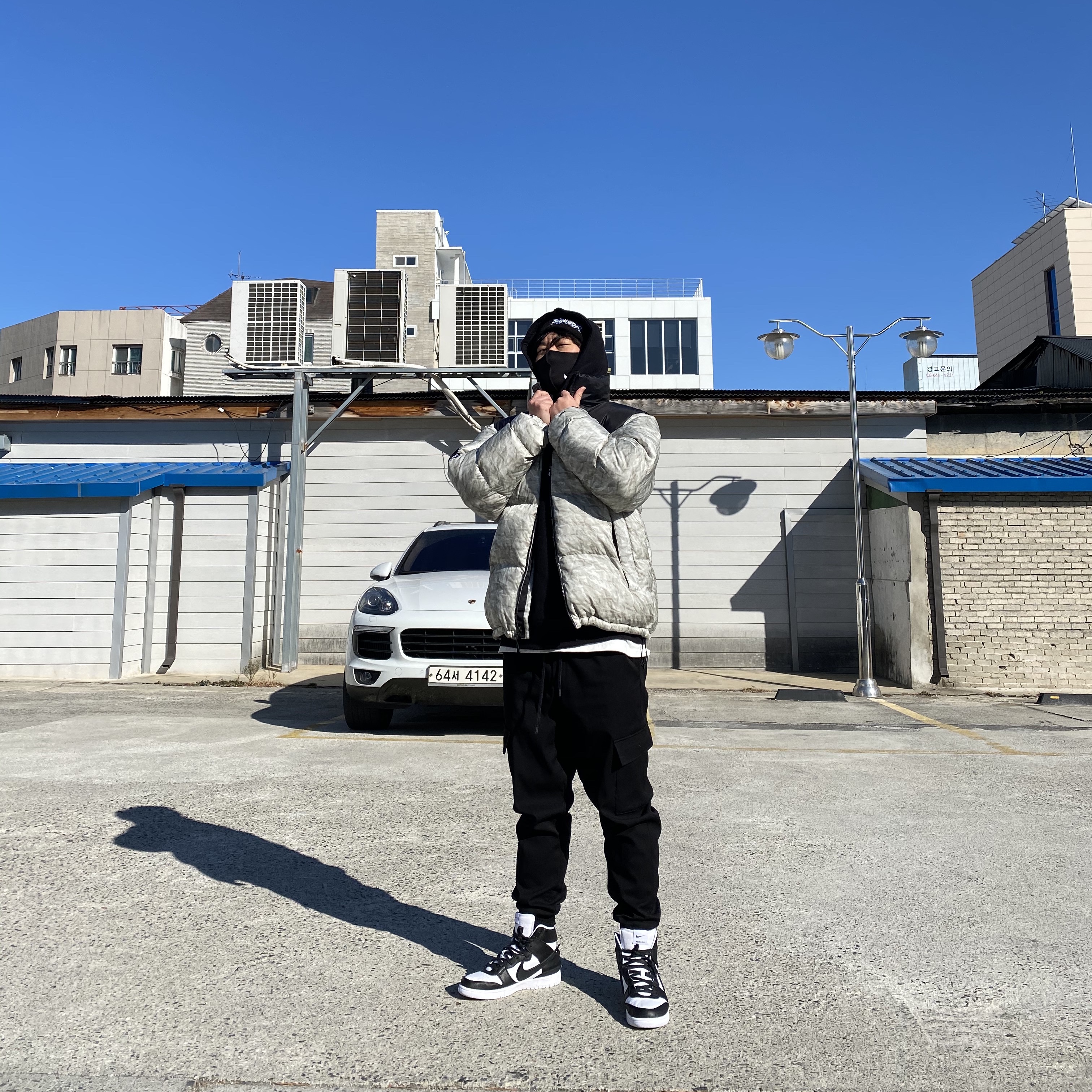Supreme x The North Face Paper Print Nuptse Jacket - 19FW, Nike x Ambush Dunk High Black 착용 스타일 - 3