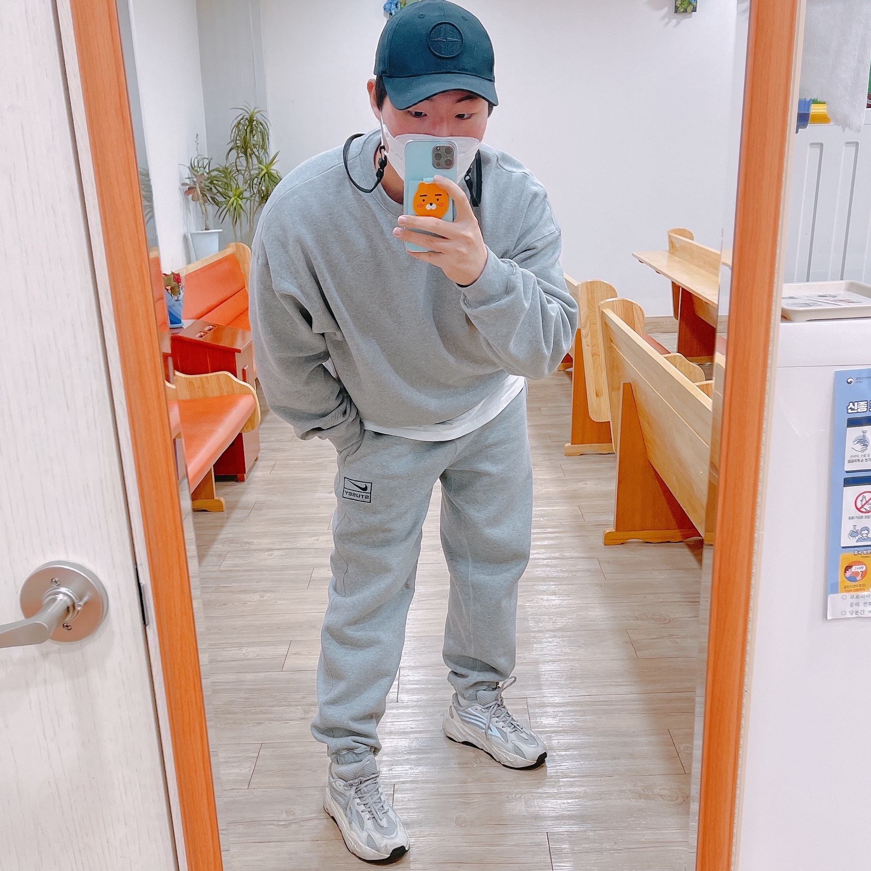 Essentials 3D Silicon Applique Crewneck Gray Flannel/Charcoal - 20SS, Nike x Stussy NRG BR Fleece Pants Grey 착용 스타일