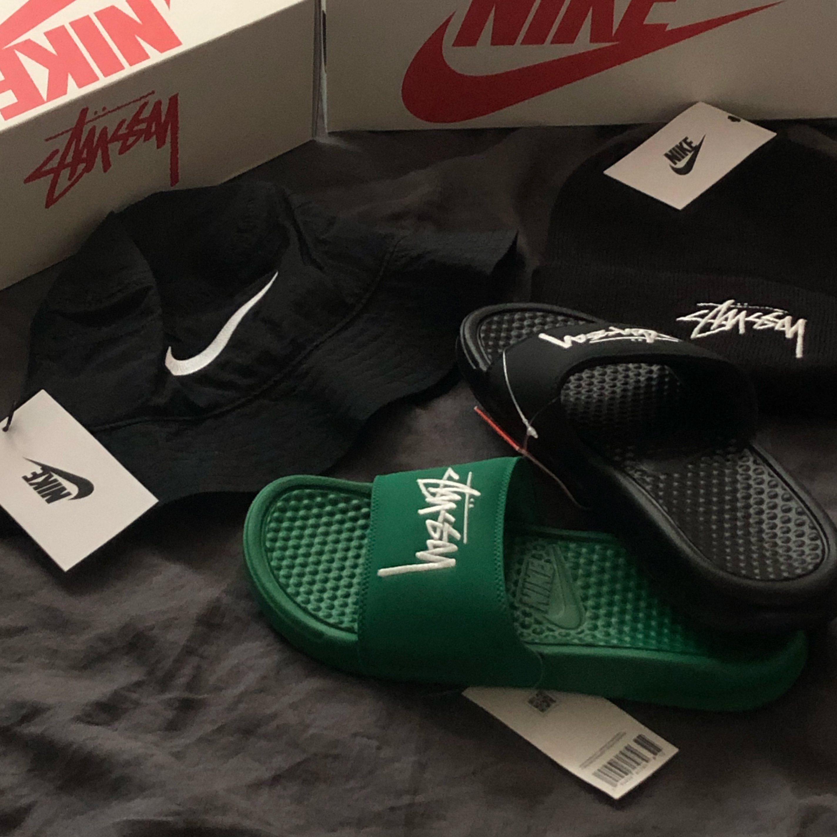 Nike x Stussy Cuff Beanie Black, Nike x Stussy Bucket Hat Black 착용 스타일