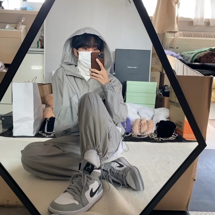Jordan 1 Mid Light Smoke Grey 착용 스타일 - 1