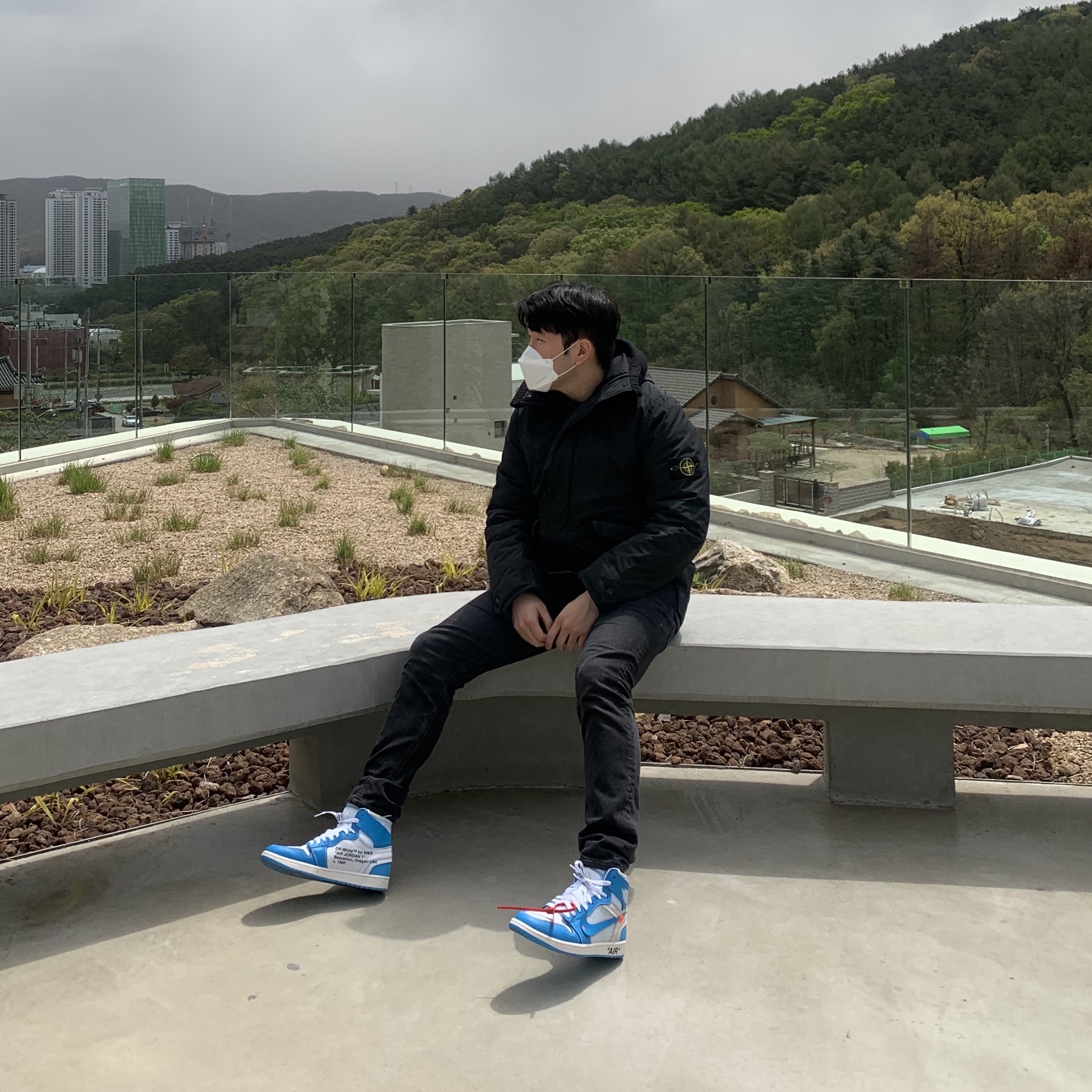 Jordan 1 x Off-White Retro High University Blue 착용 스타일
