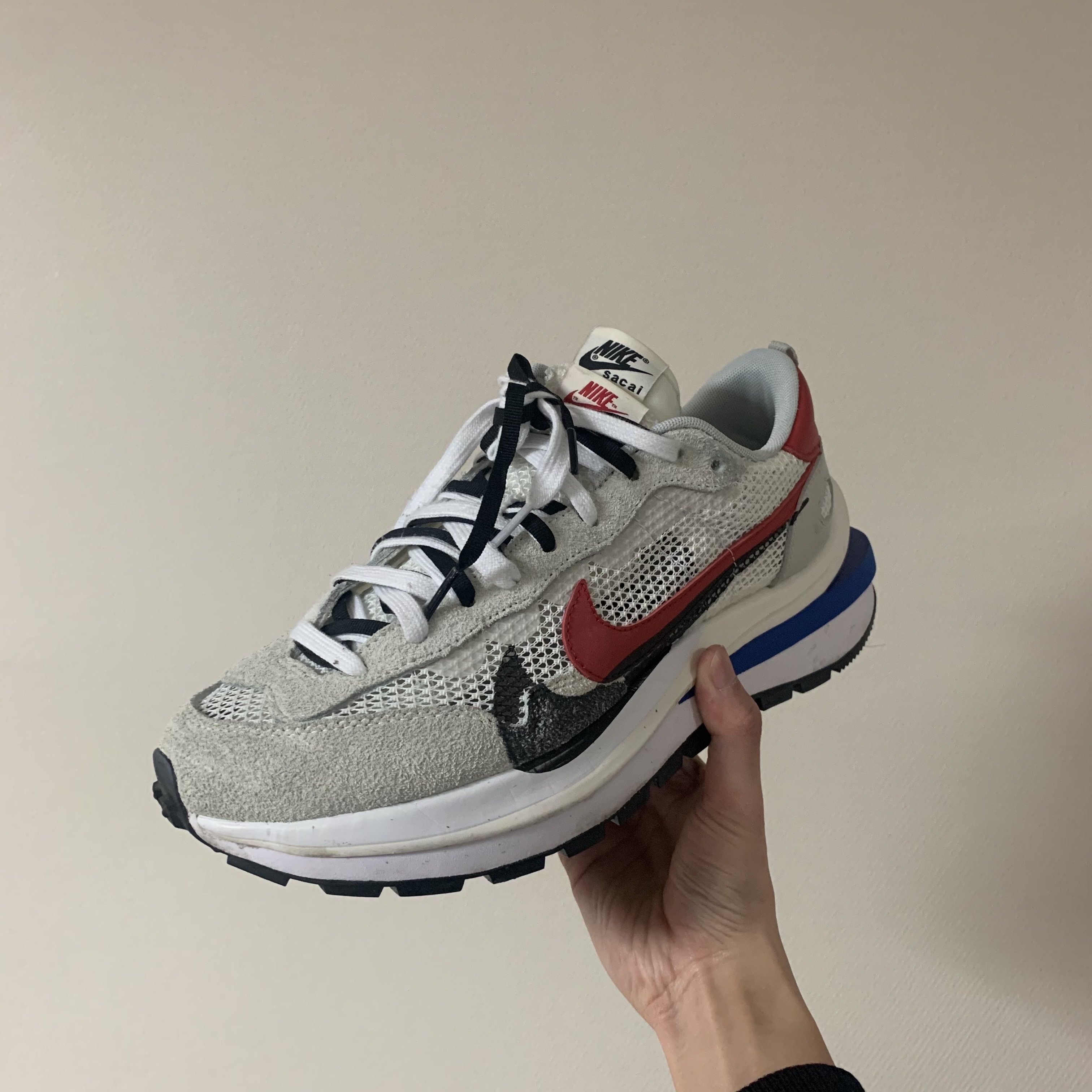 Nike x Sacai VaporWaffle Royal Fuchsia 착용 스타일 - 1