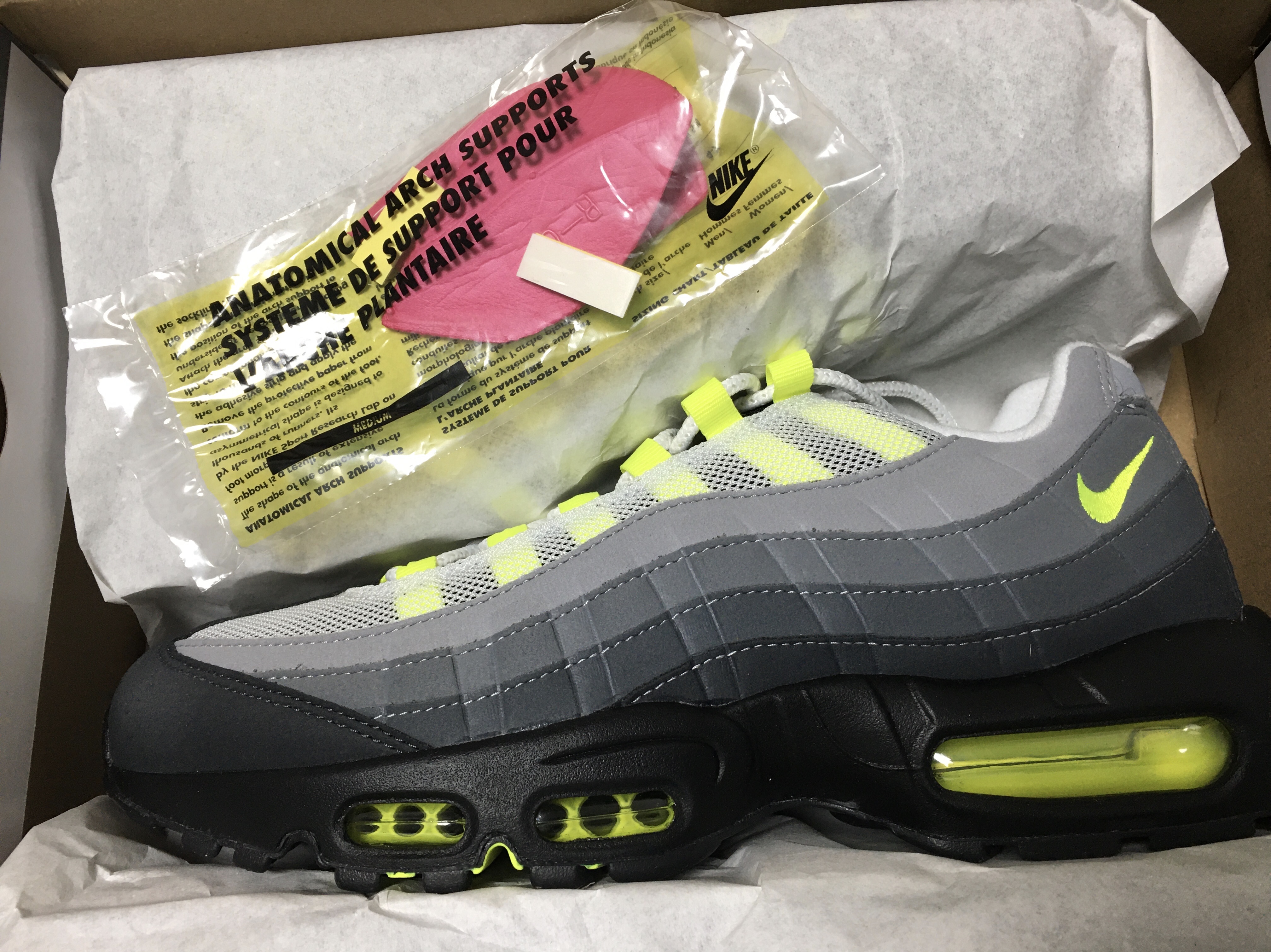 Nike Air Max 95 OG Neon Yellow 2020 착용 스타일 - 1