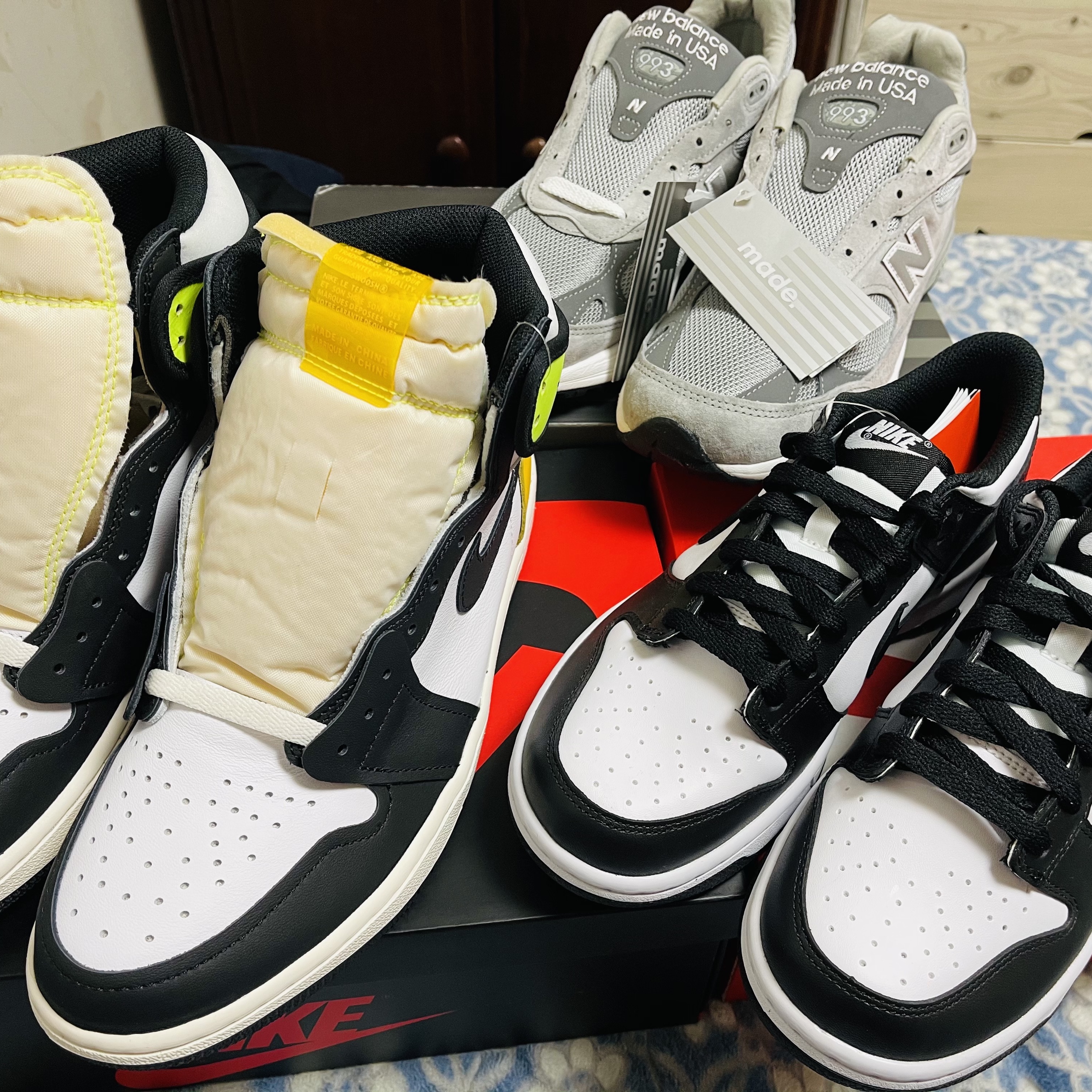 (GS) Nike Dunk Low Black, Jordan 1 Retro High OG Volt Gold 착용 스타일 - 4