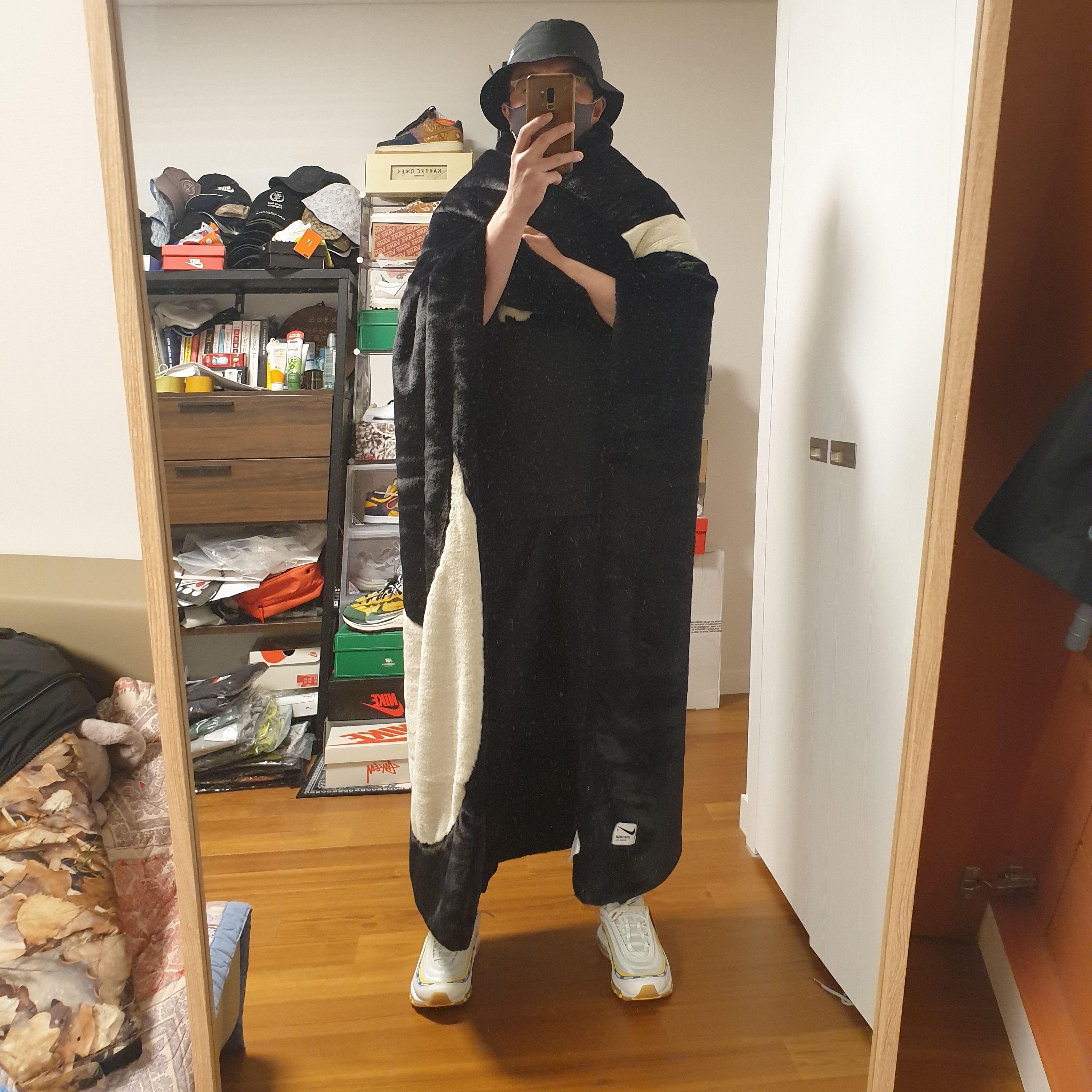Nike x Stussy Bucket Hat Black, Nike x Undefeated Air Max 97 White 착용 스타일 - 3