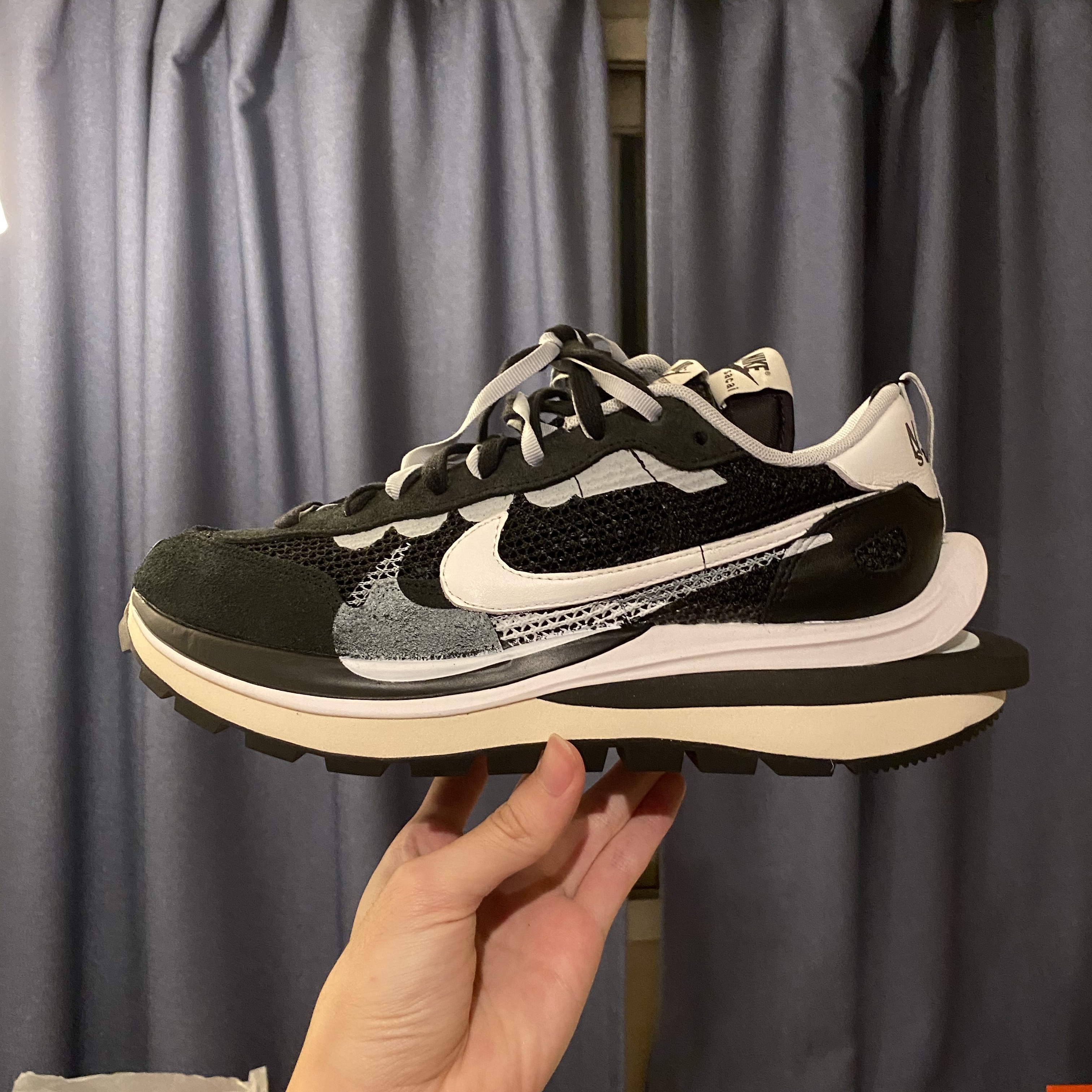 Nike x Sacai VaporWaffle Black White 착용 스타일 - 3