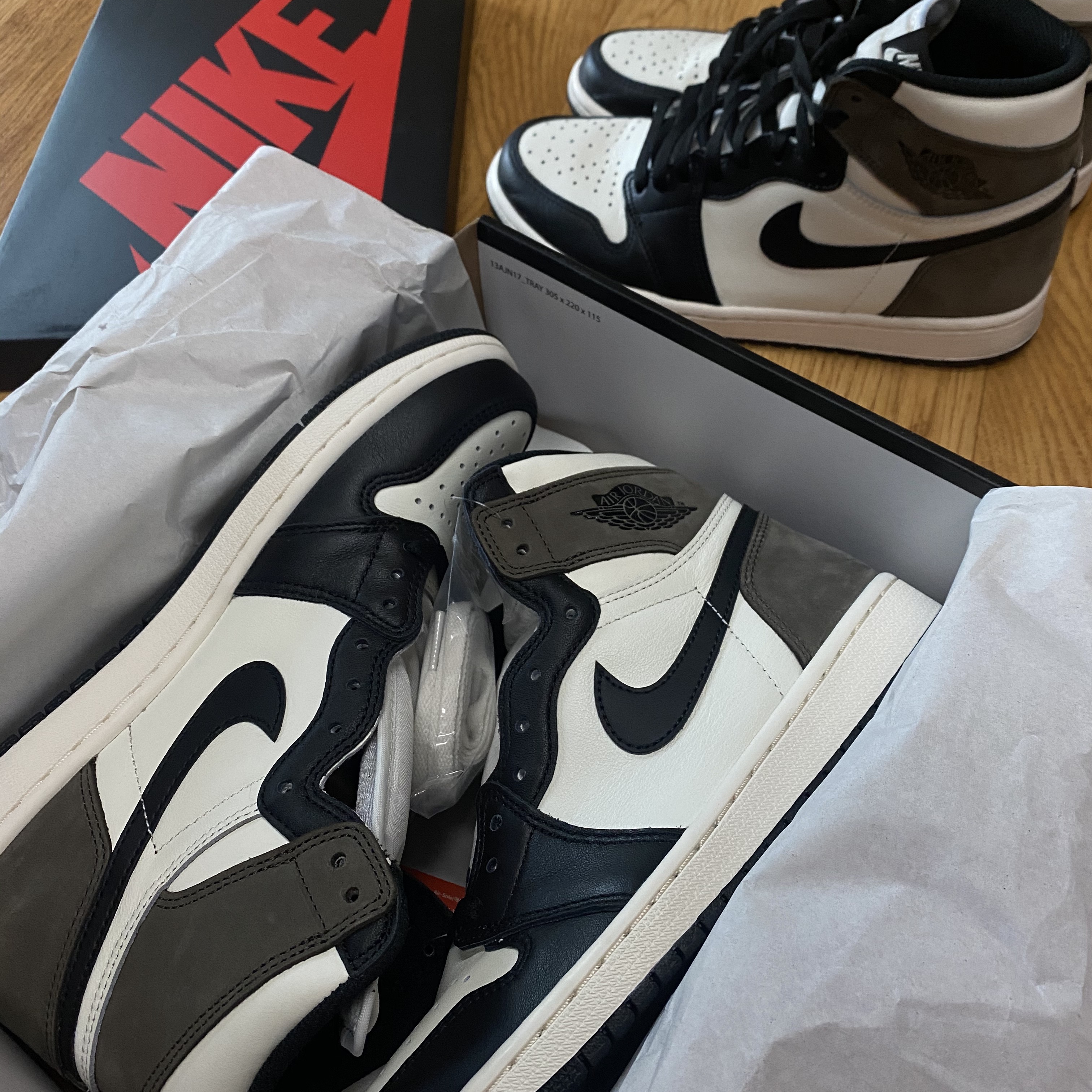 Jordan 1 Retro High OG Black Mocha 착용 스타일 - 3