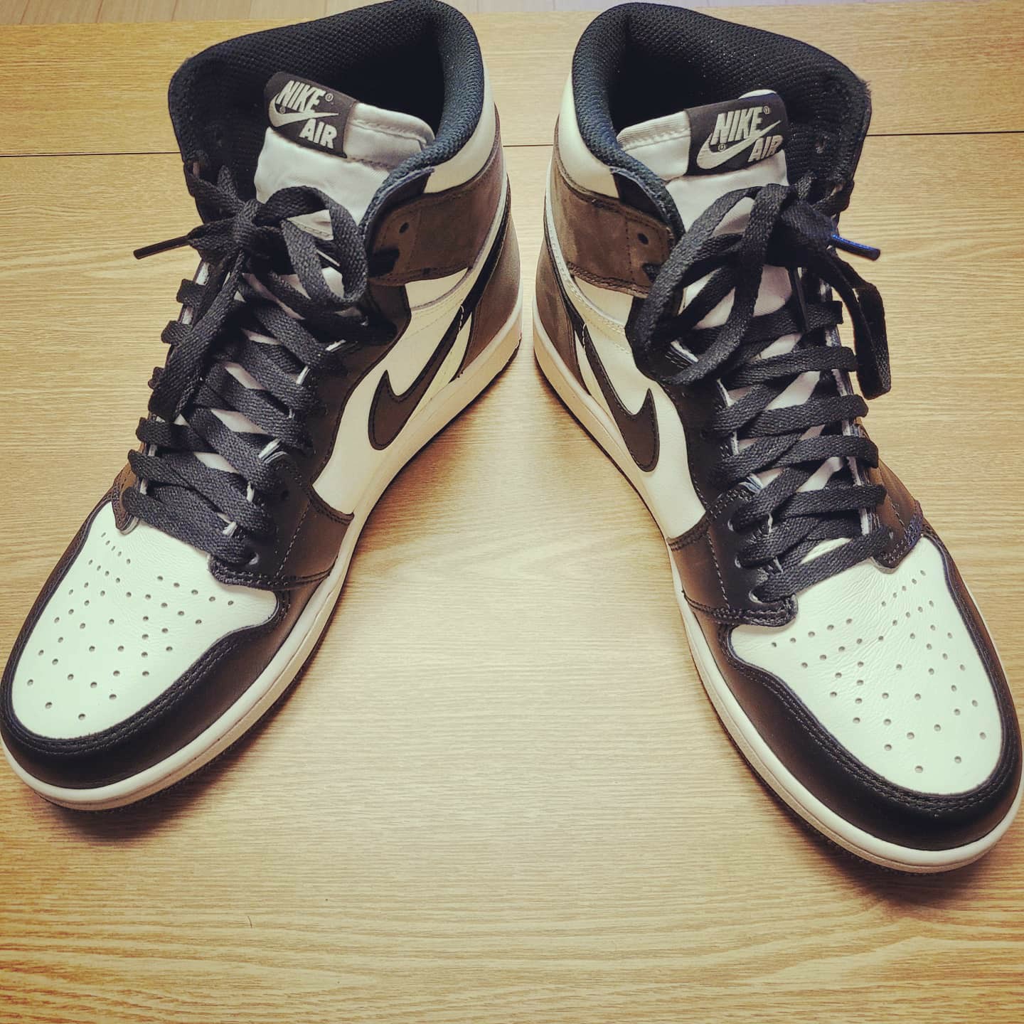 Jordan 1 Retro High OG Black Mocha 착용 스타일 - 1