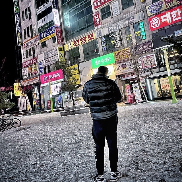 Nike x Sacai VaporWaffle Black White, Nike x Drake Nocta Puffer Jacket Black - Asia 착용 스타일