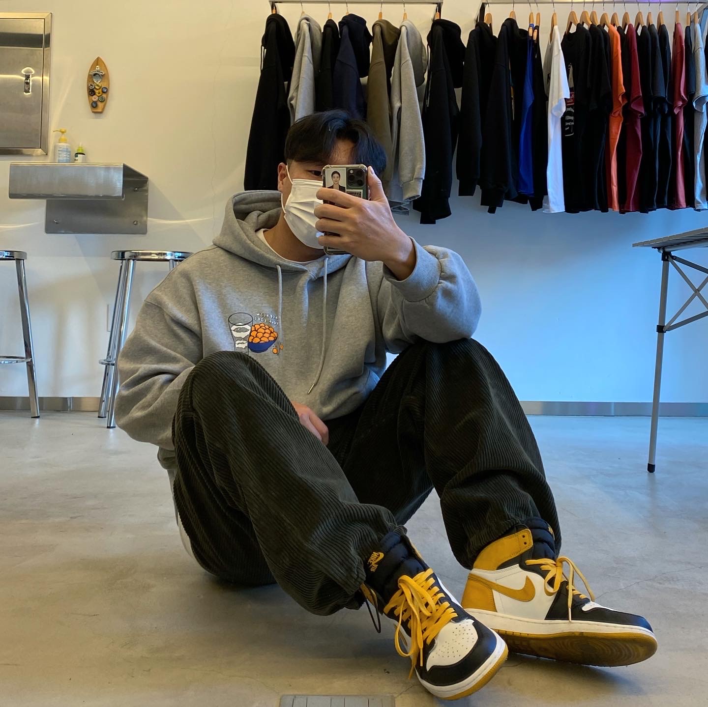 Jordan 1 Retro High Yellow Ochre 착용 스타일 - 1