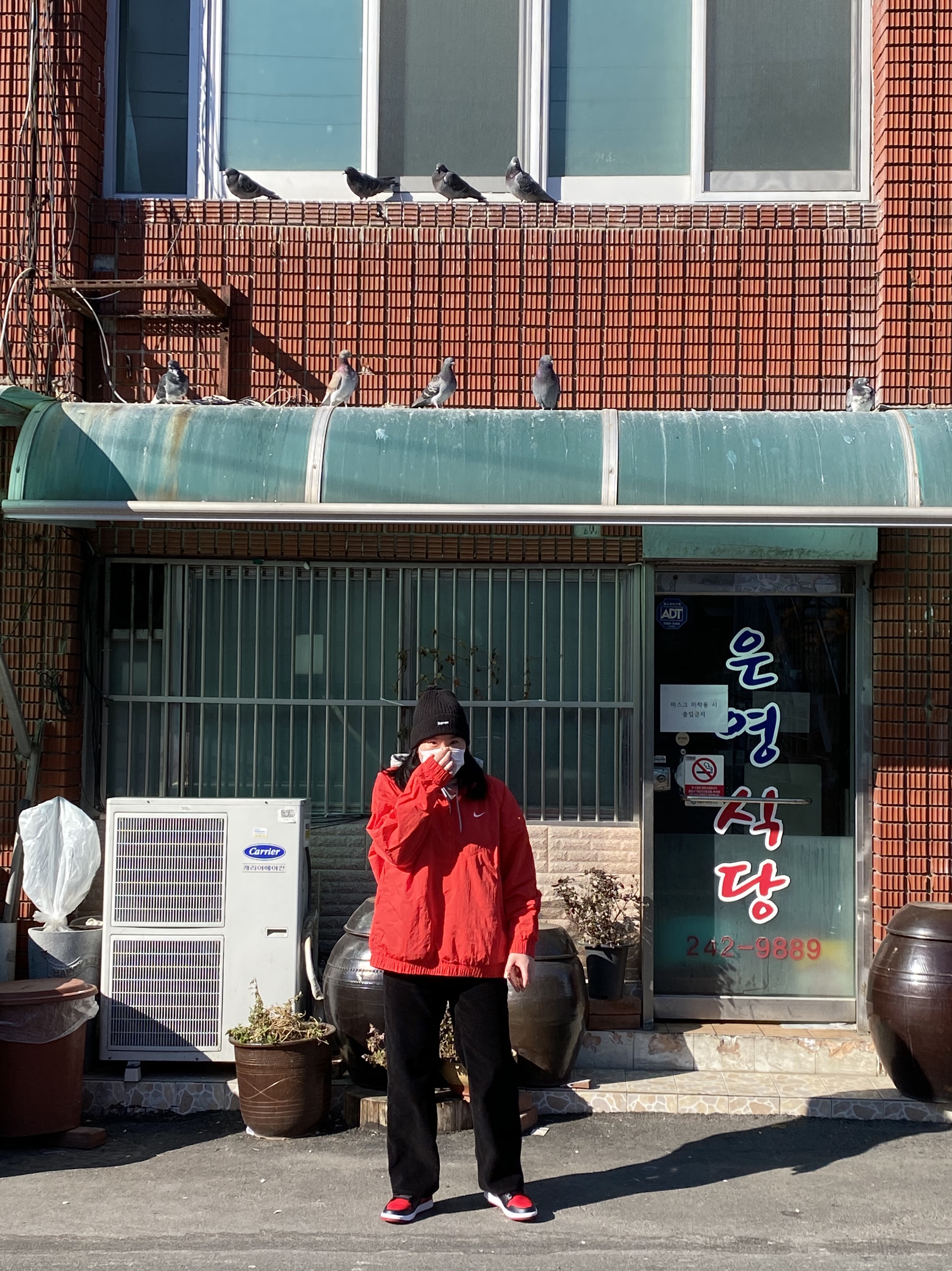 Supreme Cashmere Beanie Black - 20FW, Nike x Stussy Windrunner Jacket Habanero Red 착용 스타일 - 1