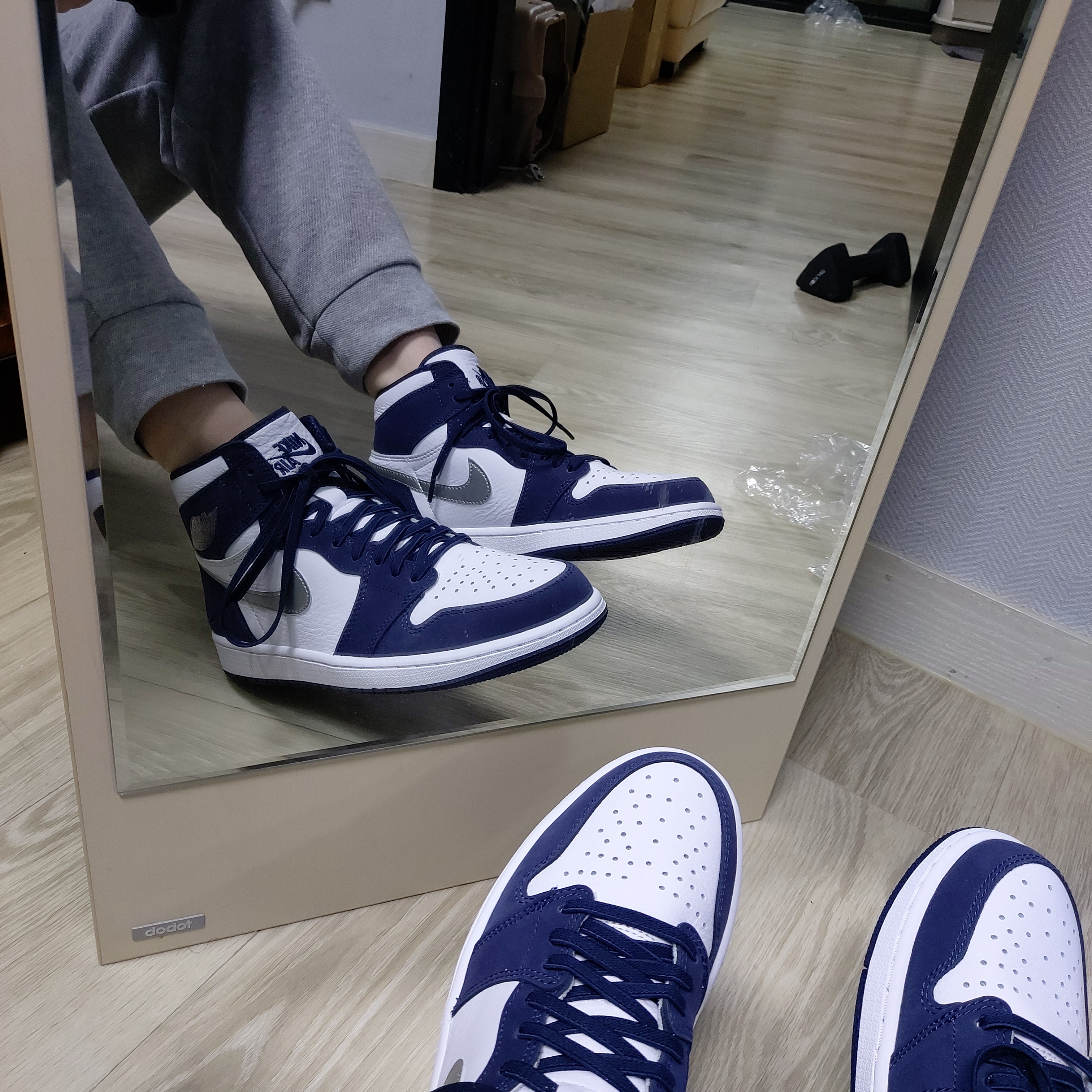 Jordan 1 Retro High OG CO.JP Midnight Navy 착용 스타일 - 2