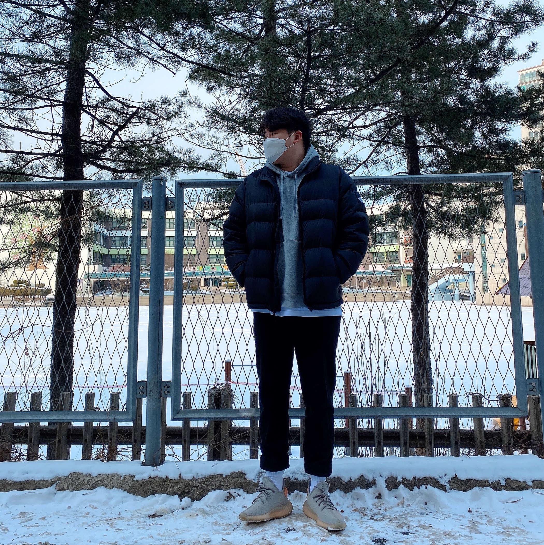 Adidas Yeezy Boost 350 V2 Trfrm 착용 스타일