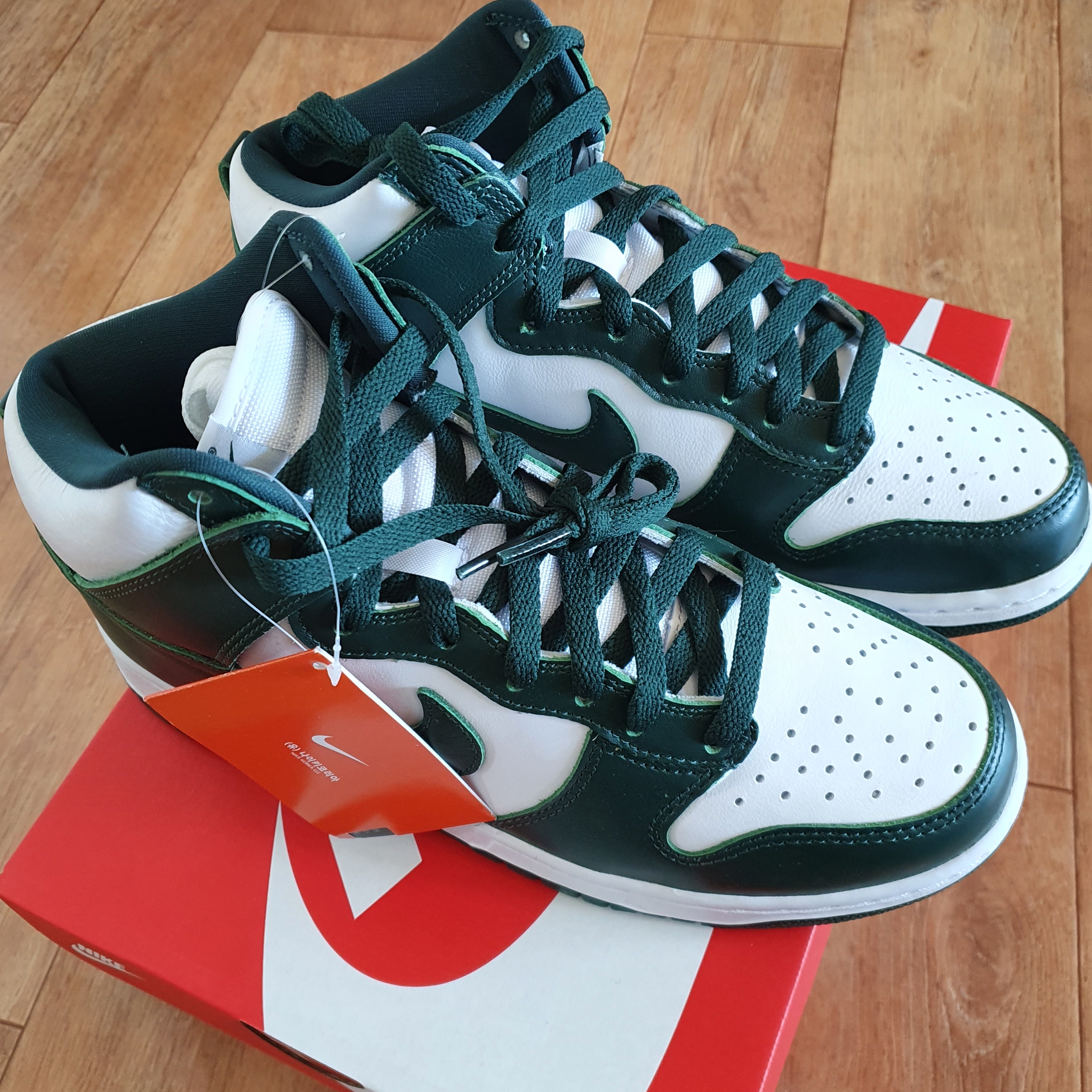 Nike Dunk High SP Spartan Green 착용 스타일