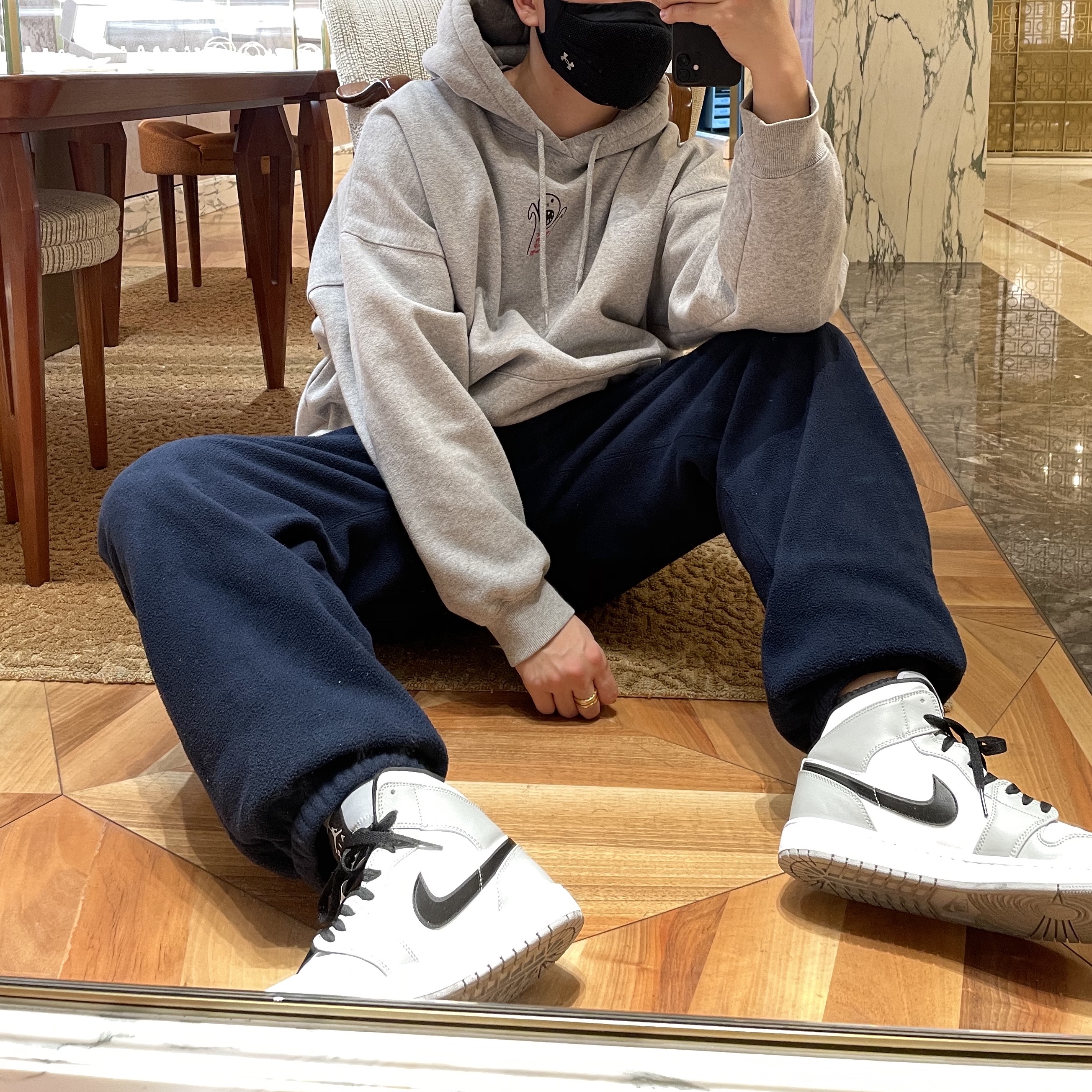 Jordan 1 Mid Light Smoke Grey 착용 스타일 - 2