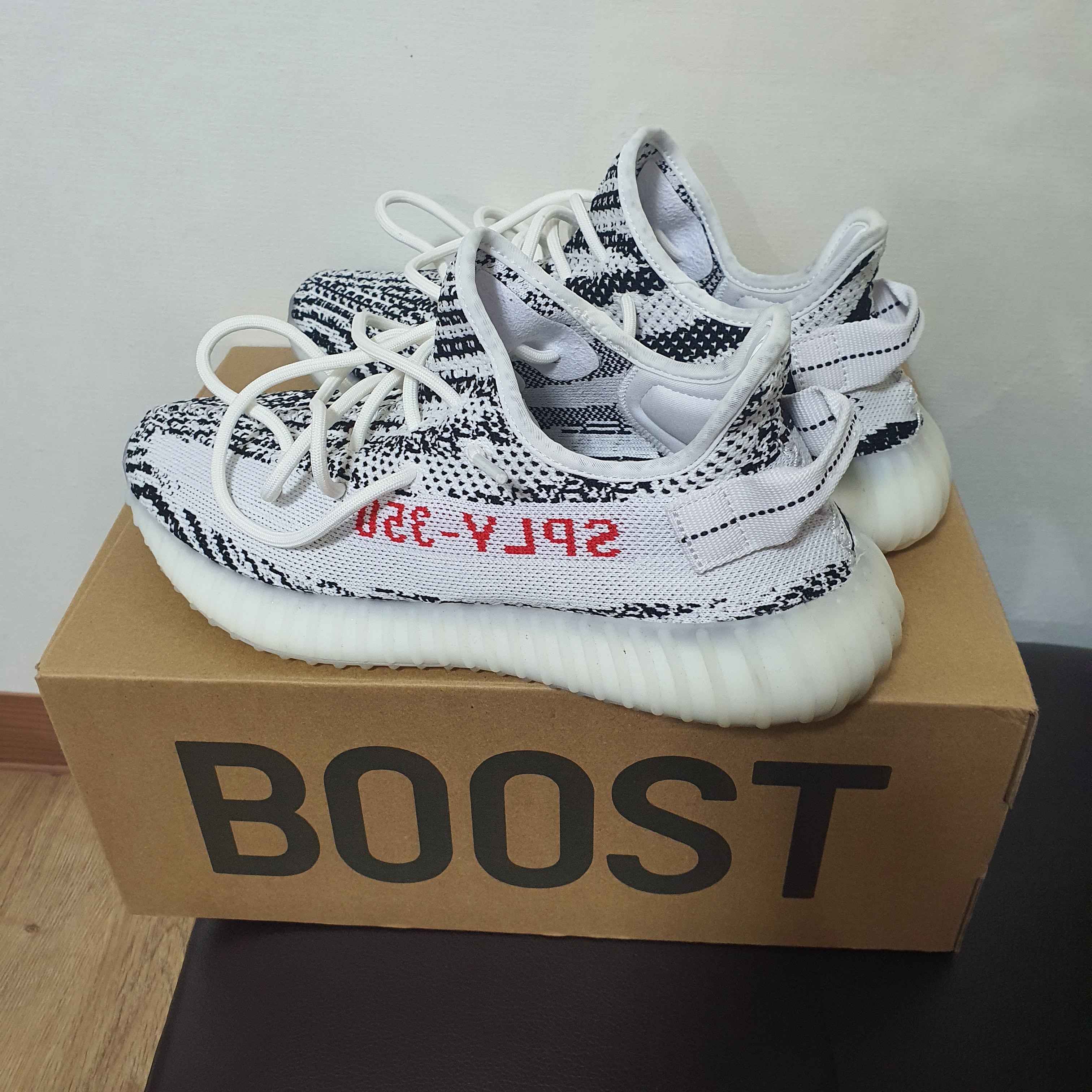 Adidas Yeezy Boost 350 V2 Zebra 2017/2019/2020 착용 스타일