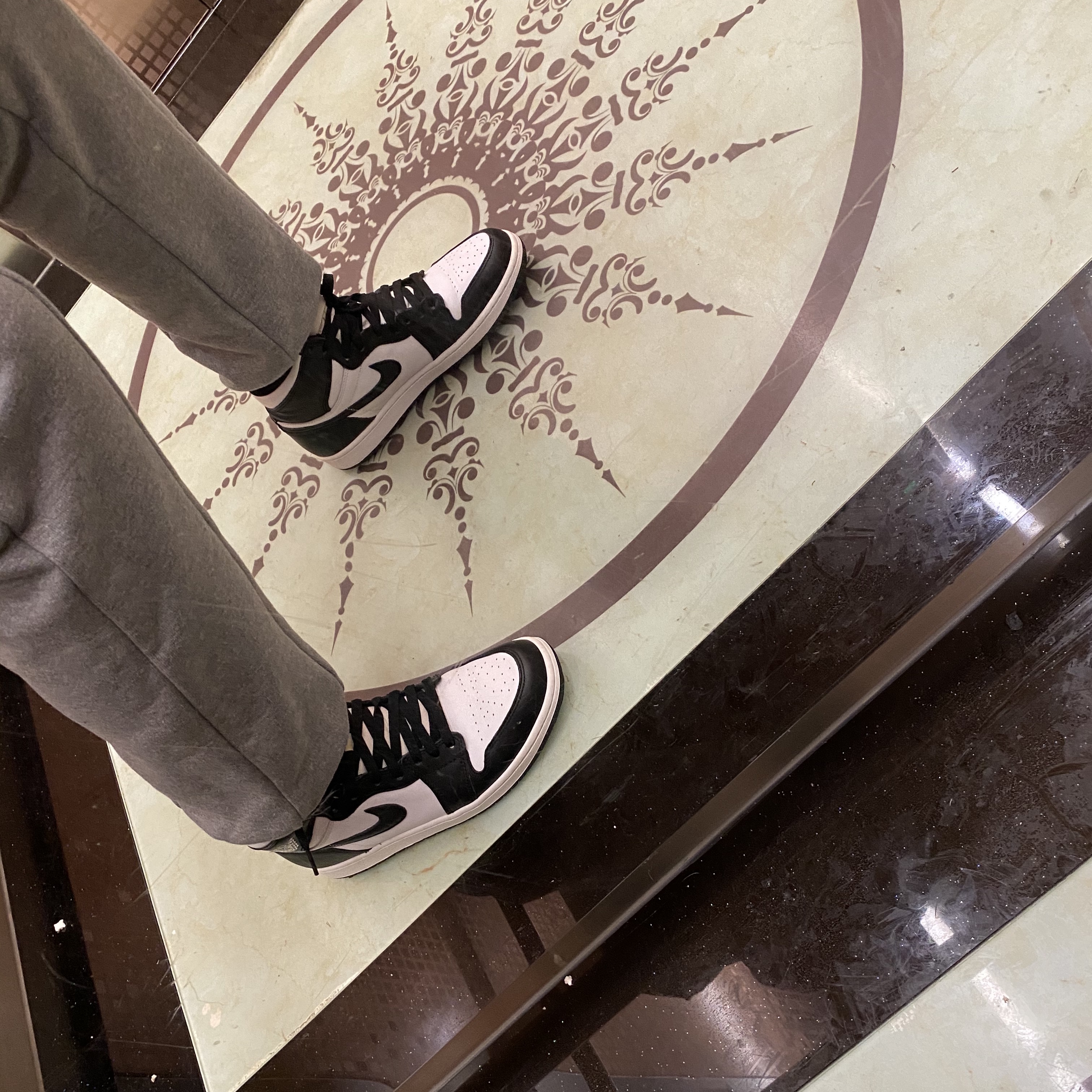 Jordan 1 Retro High OG Black White 2014, Stussy x Takahiromiyashita The Soloist 40 WT T-Shirt 착용 스타일 - 3
