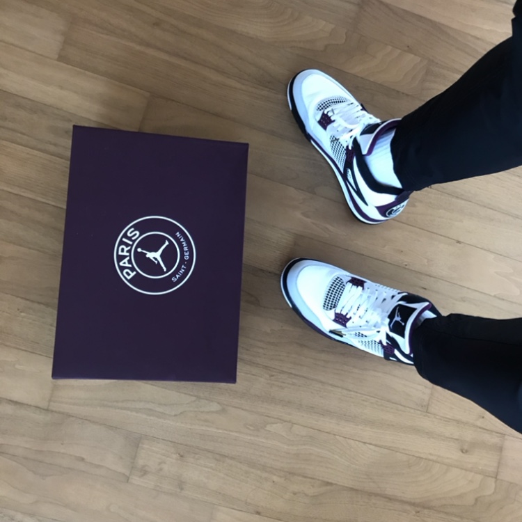 Jordan 4 x Paris Saint-Germain Retro Neutral Grey Bordeaux 착용 스타일