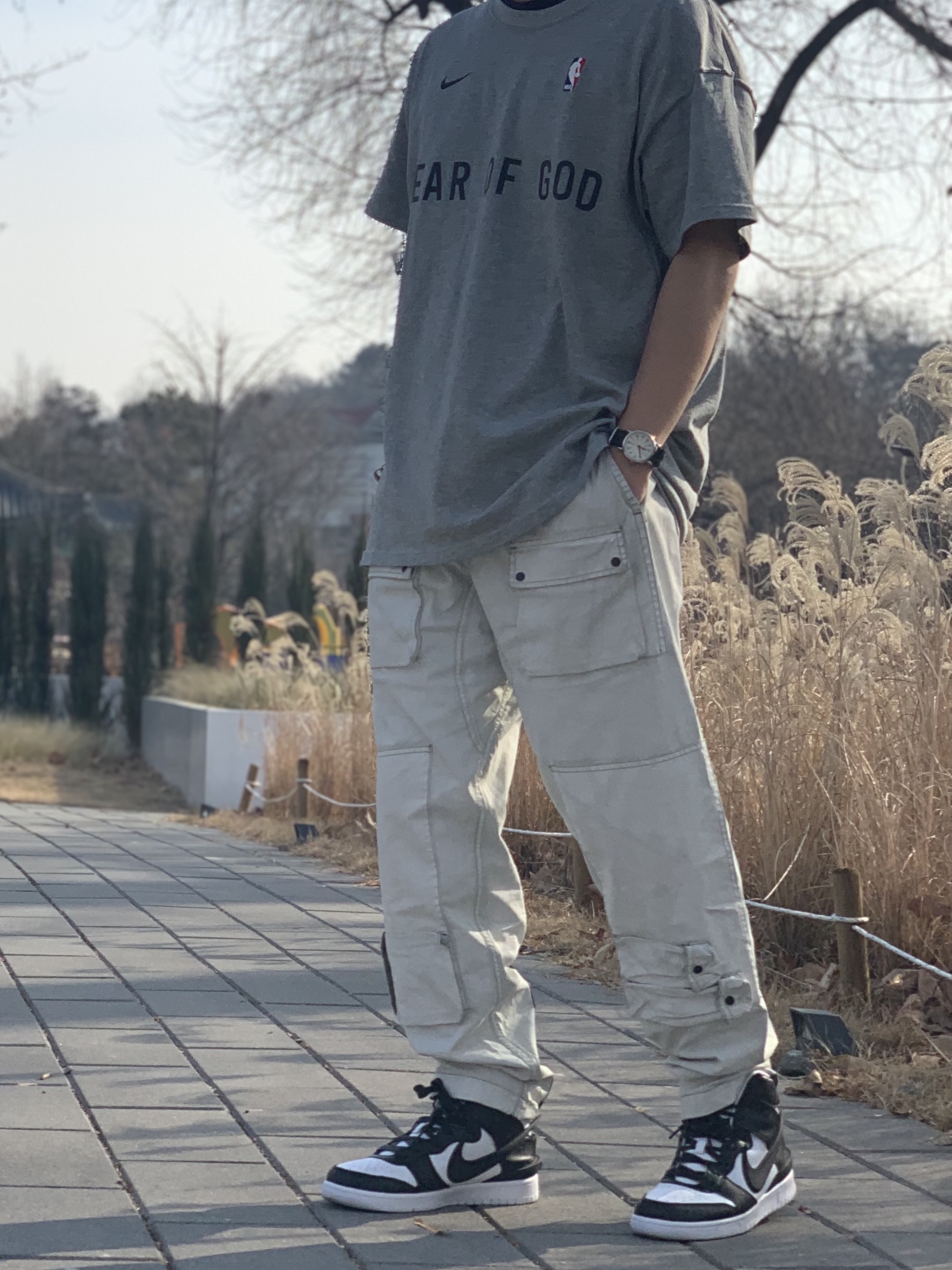 Nike x Fear of God Warm Up T-Shirt Dark Grey Heather, Nike x Ambush Dunk High Black 착용 스타일
