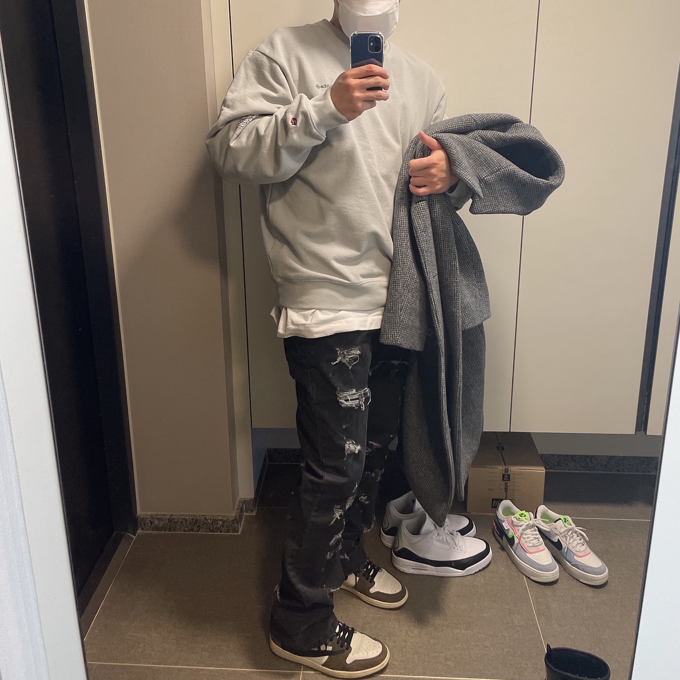 Jordan 3 x Fragment Retro SP White Black, Jordan 1 x Travis Scott Retro High OG SP Mocha 착용 스타일