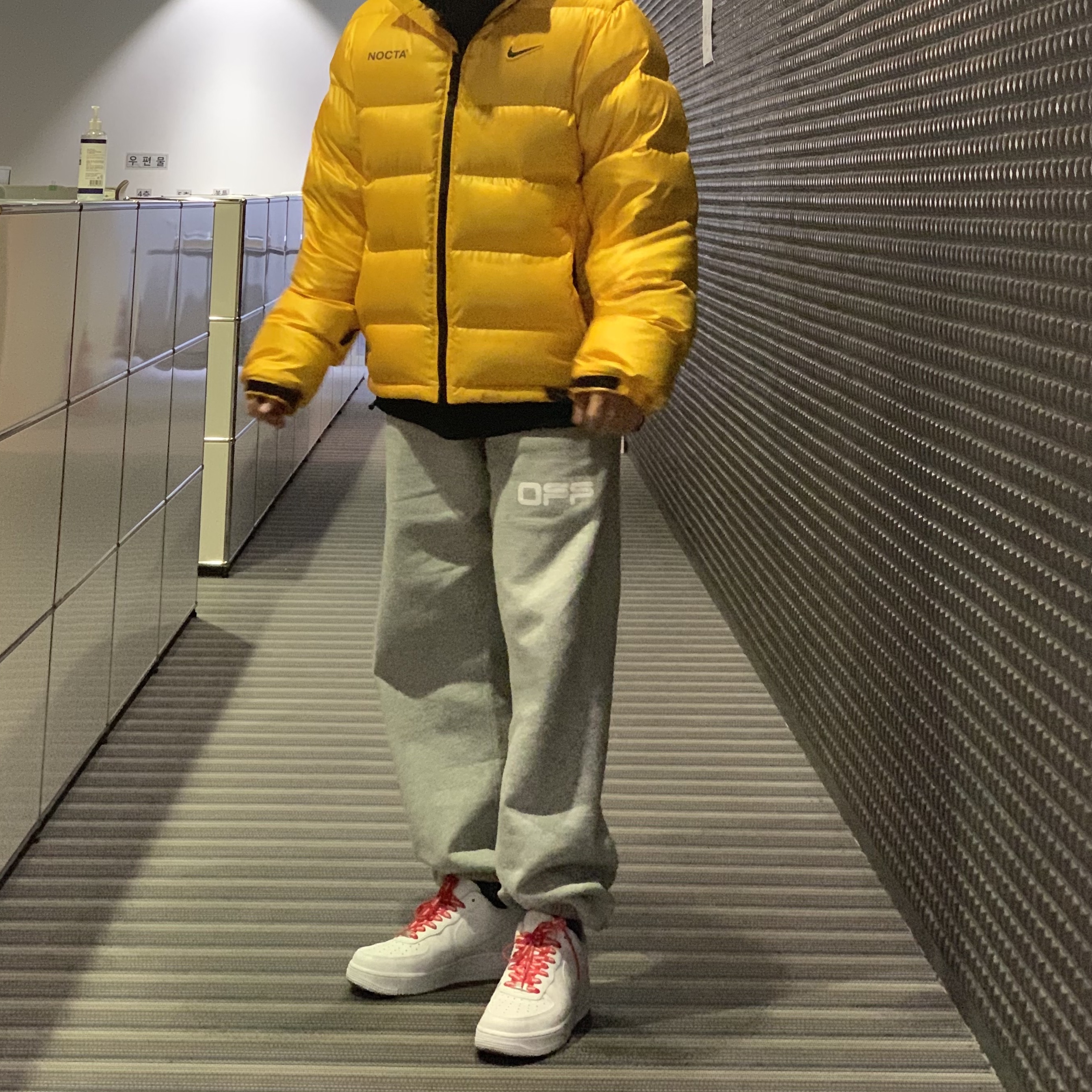 Nike x Drake Nocta Puffer Jacket University Gold - US/EU, Nike x Supreme Air Force 1 Low White 착용 스타일 - 3