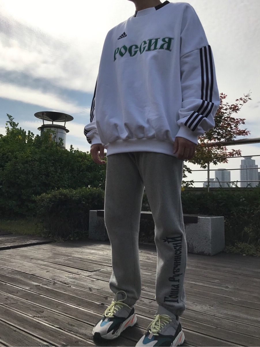 Adidas Yeezy Boost 700 Wave Runner Solid Grey 2017/2019 착용 스타일