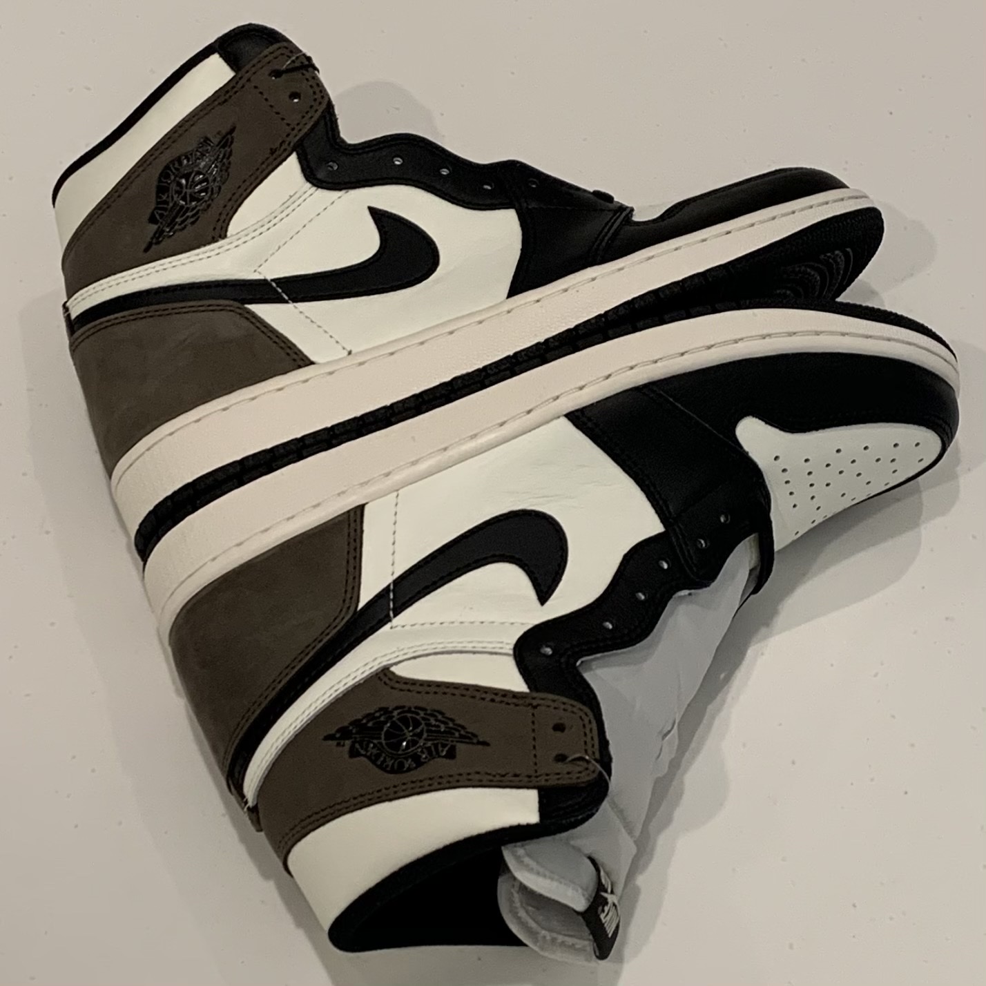 Jordan 1 Retro High OG Black Mocha 착용 스타일