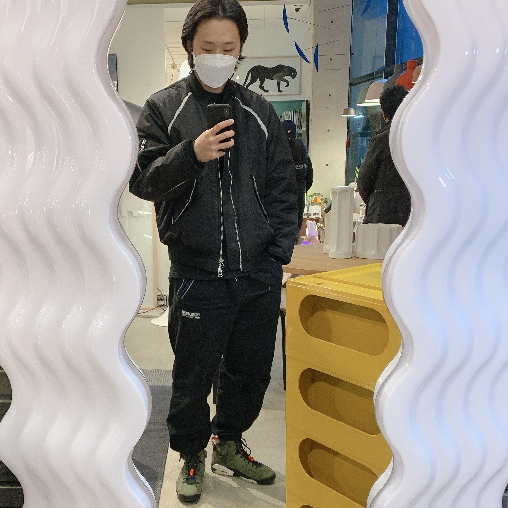 Jordan 6 x Travis Scott Retro Olive 착용 스타일