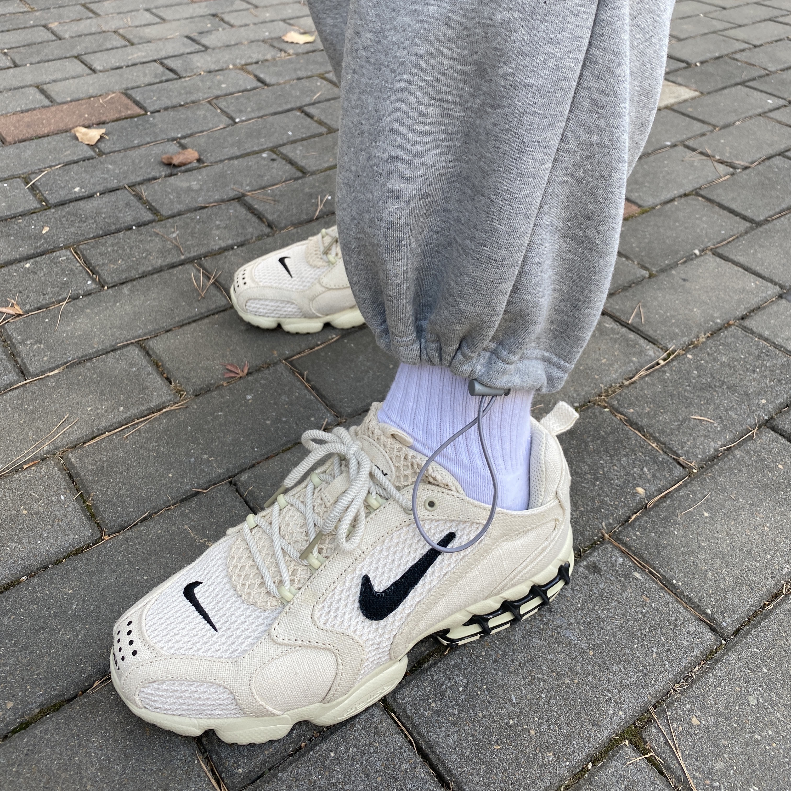 Nike x Stussy Air Zoom Spiridon Cage 2 Fossil 착용 스타일 - 2