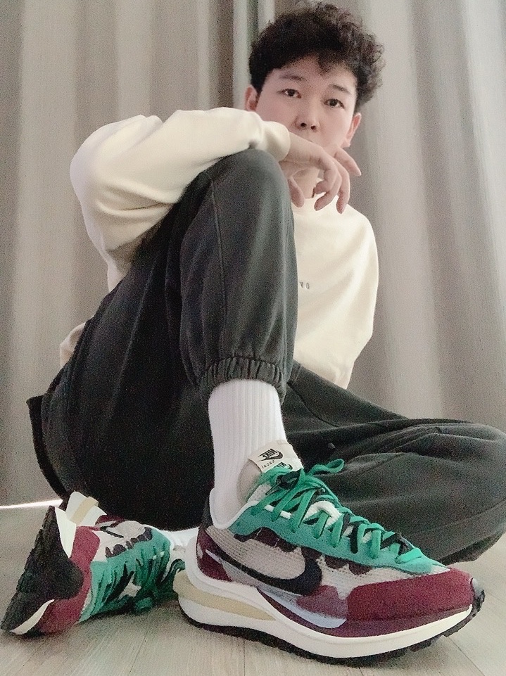 Nike x Sacai VaporWaffle String & Black Villain Red 착용 스타일 - 2
