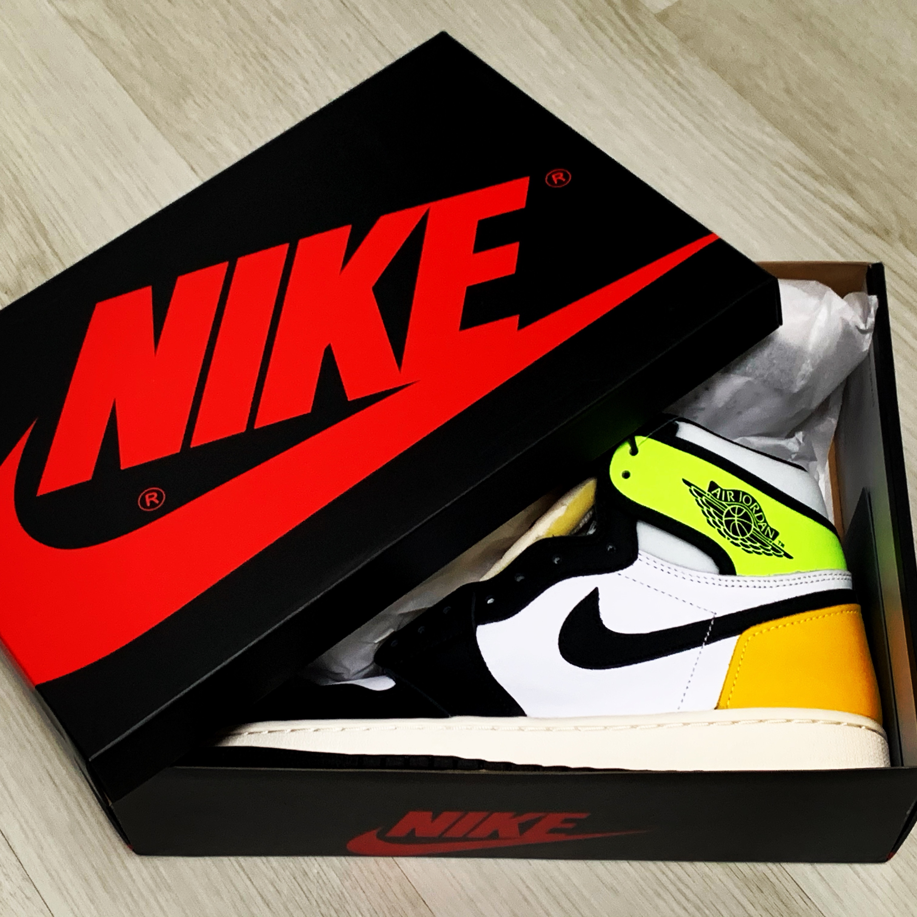 Jordan 1 Retro High OG Volt Gold 착용 스타일