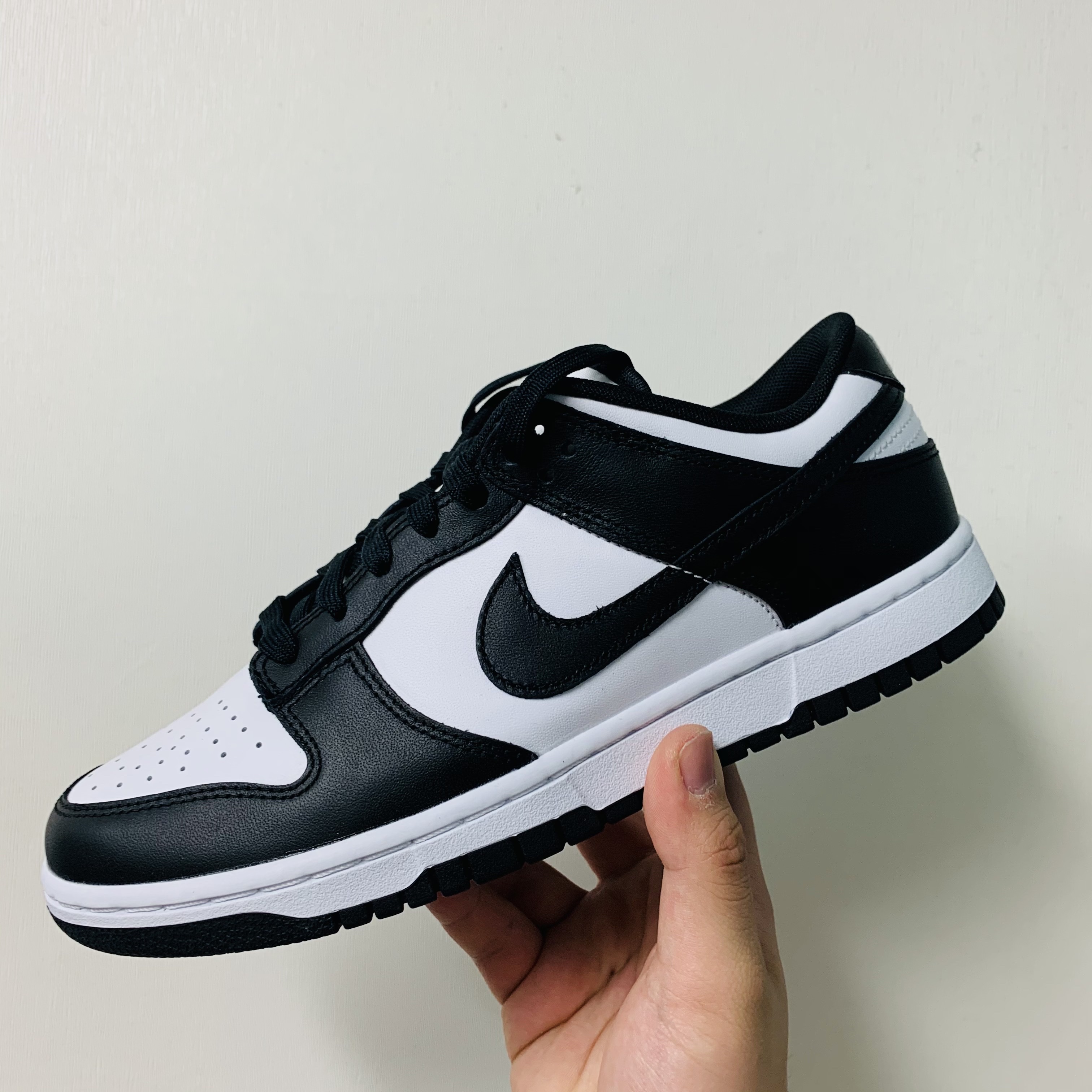 Nike Dunk Low Retro Black 착용 스타일