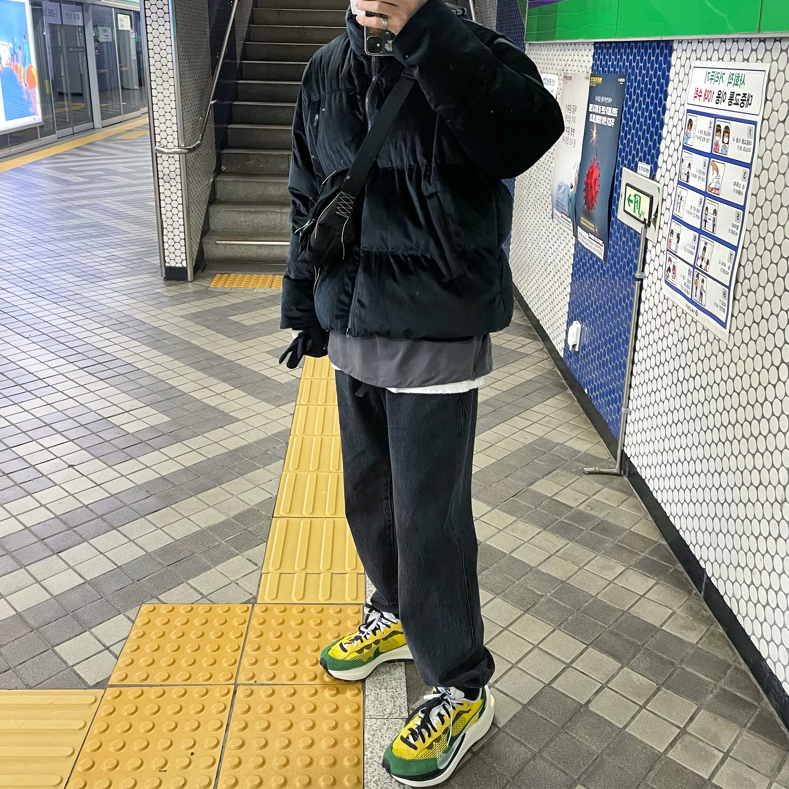 Nike x Sacai VaporWaffle Tour Yellow & Gorge Green Sail 착용 스타일
