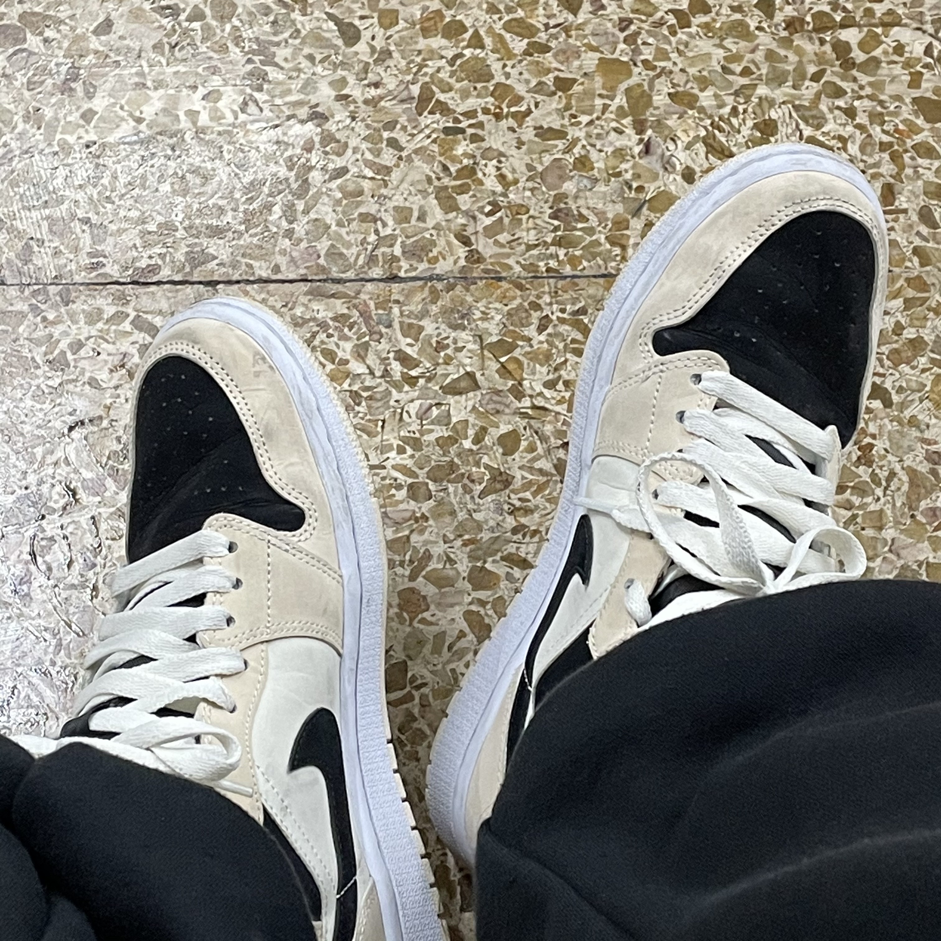 (W) Jordan 1 Mid Barely Orange 착용 스타일