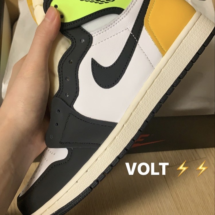 Jordan 1 Retro High OG Volt Gold 착용 스타일