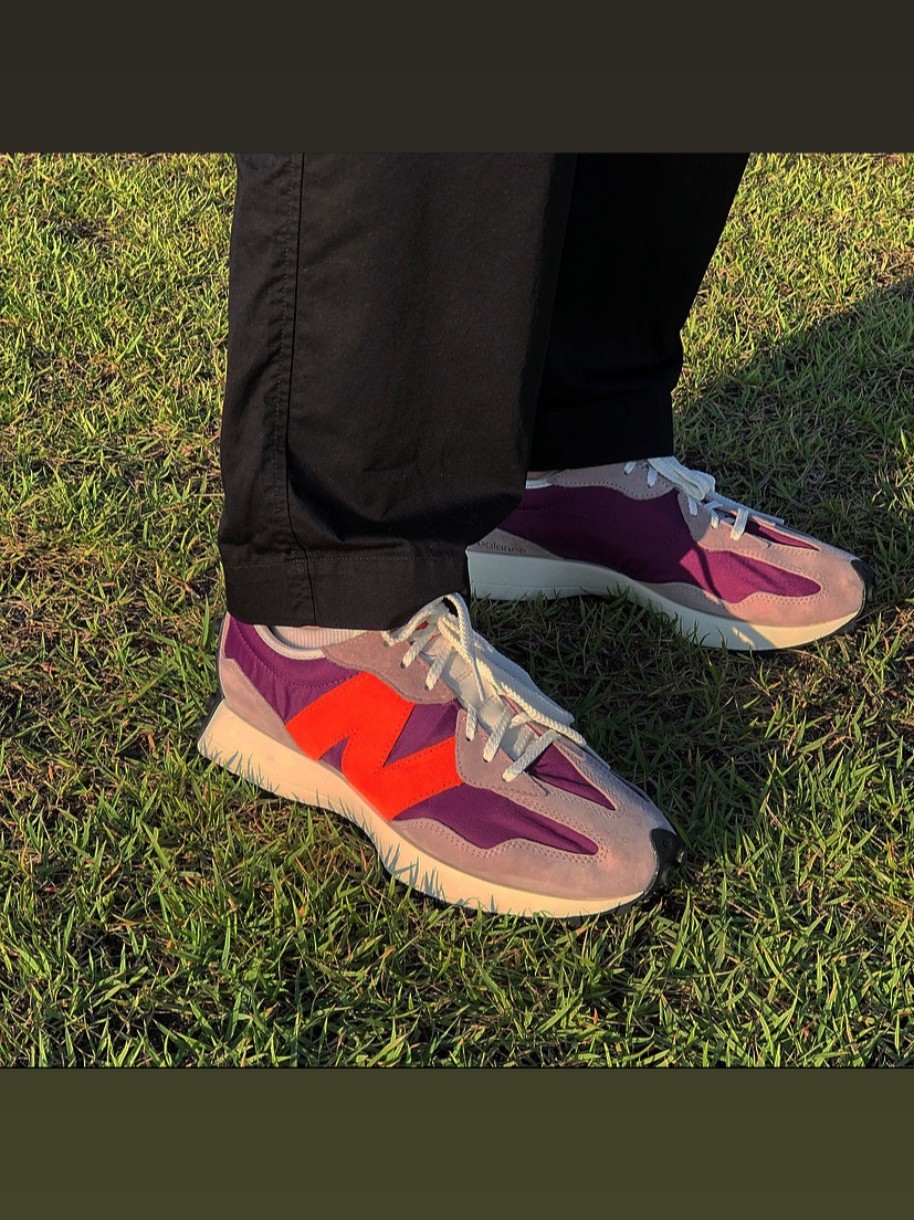 New Balance x Size? 327 Purple Orange 착용 스타일 - 2