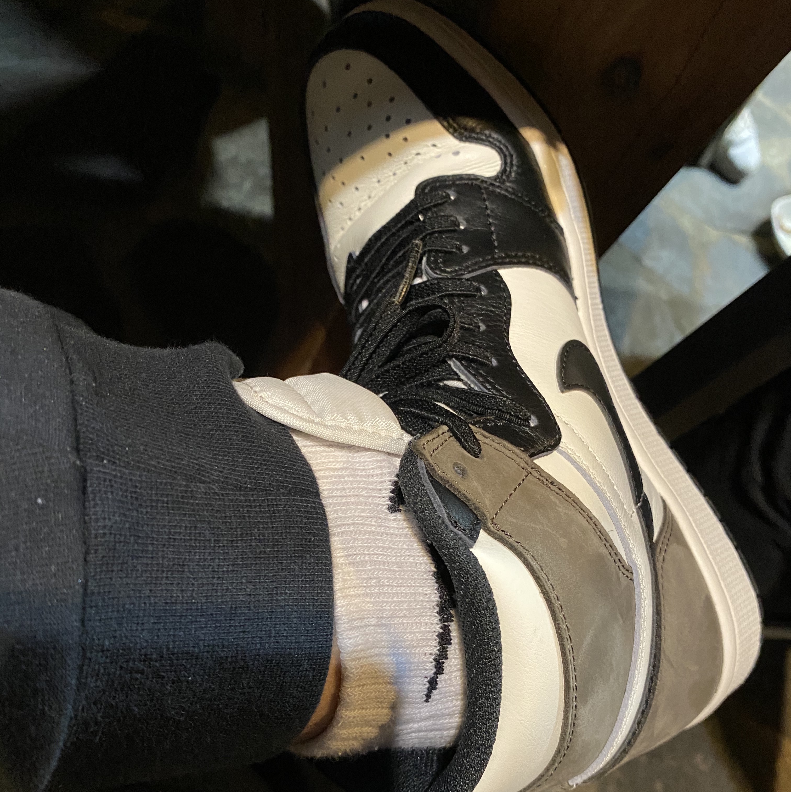 Jordan 1 Retro High OG Black Mocha, Essentials Track Pants Silver Reflective - 20SS 착용 스타일 - 2