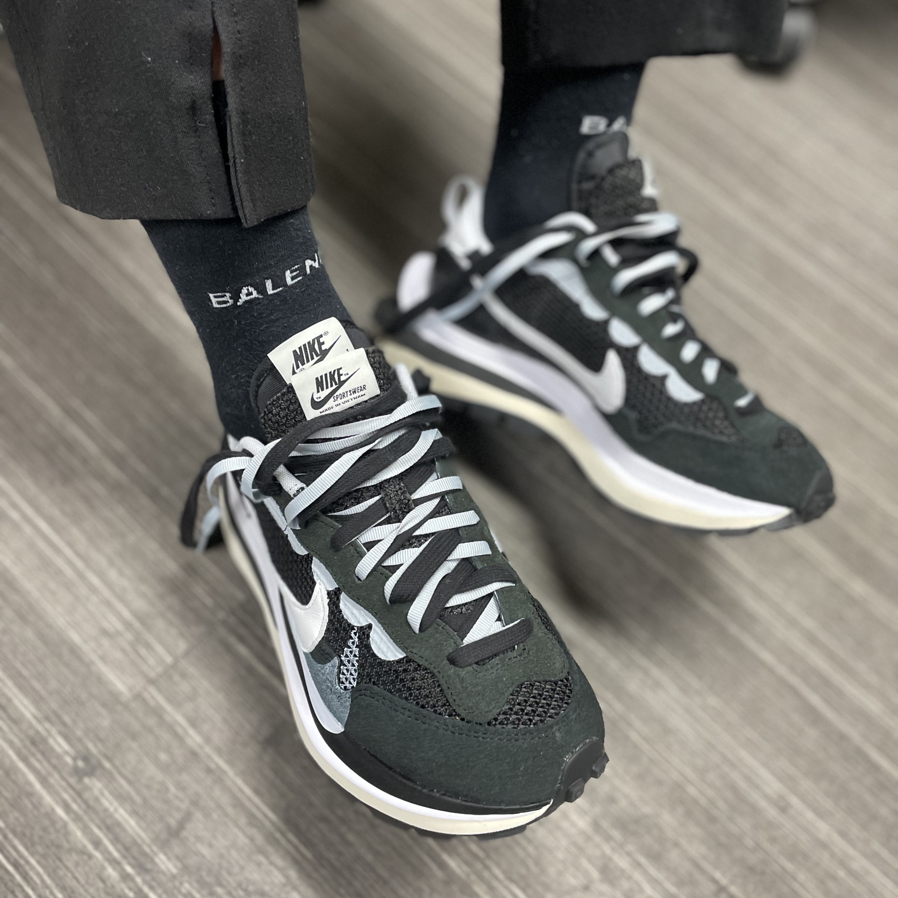 Nike x Sacai VaporWaffle Black White 착용 스타일