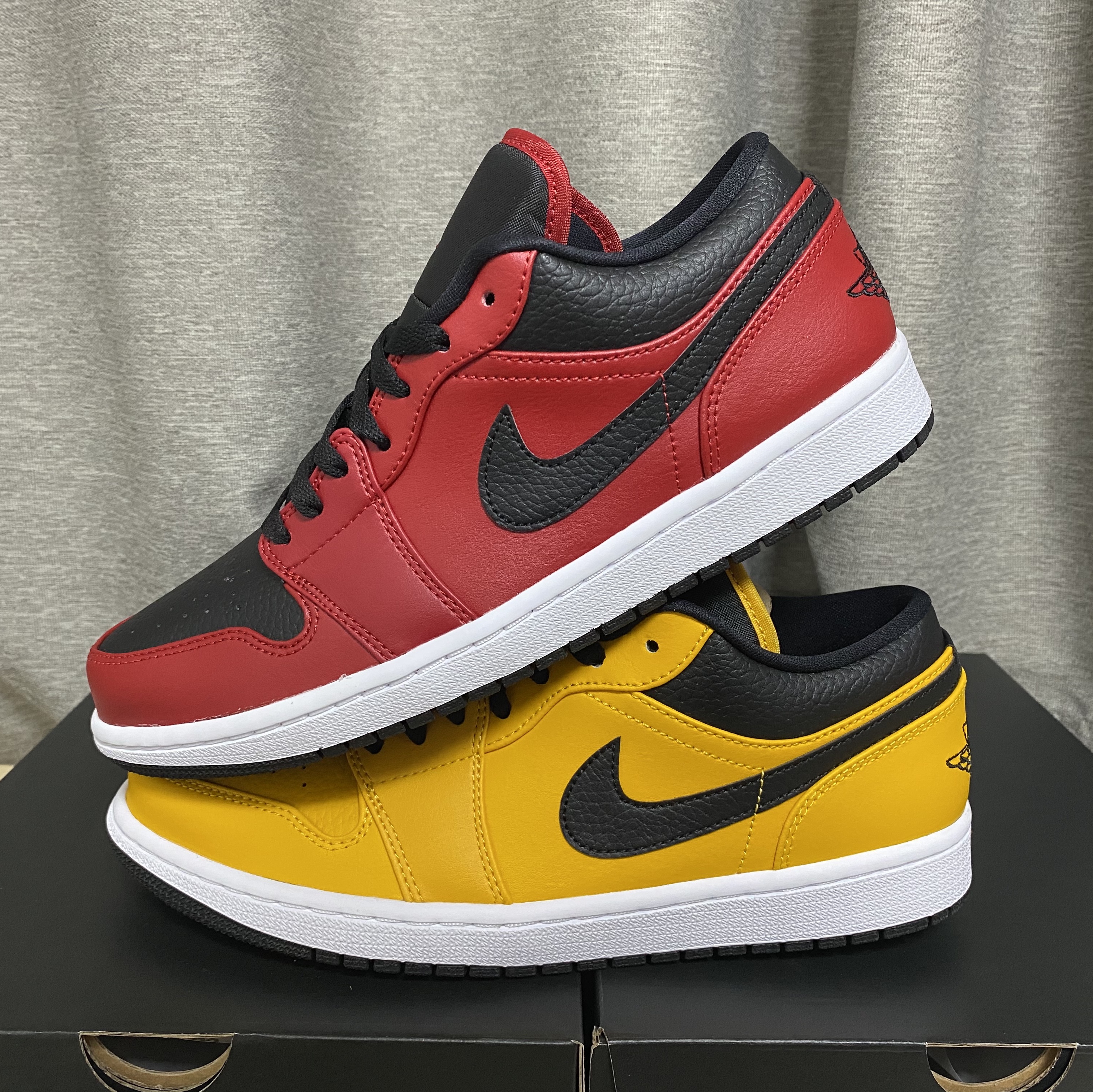 Jordan 1 Low University Gold Black, Jordan 1 Low Gym Red Black 착용 스타일 - 3