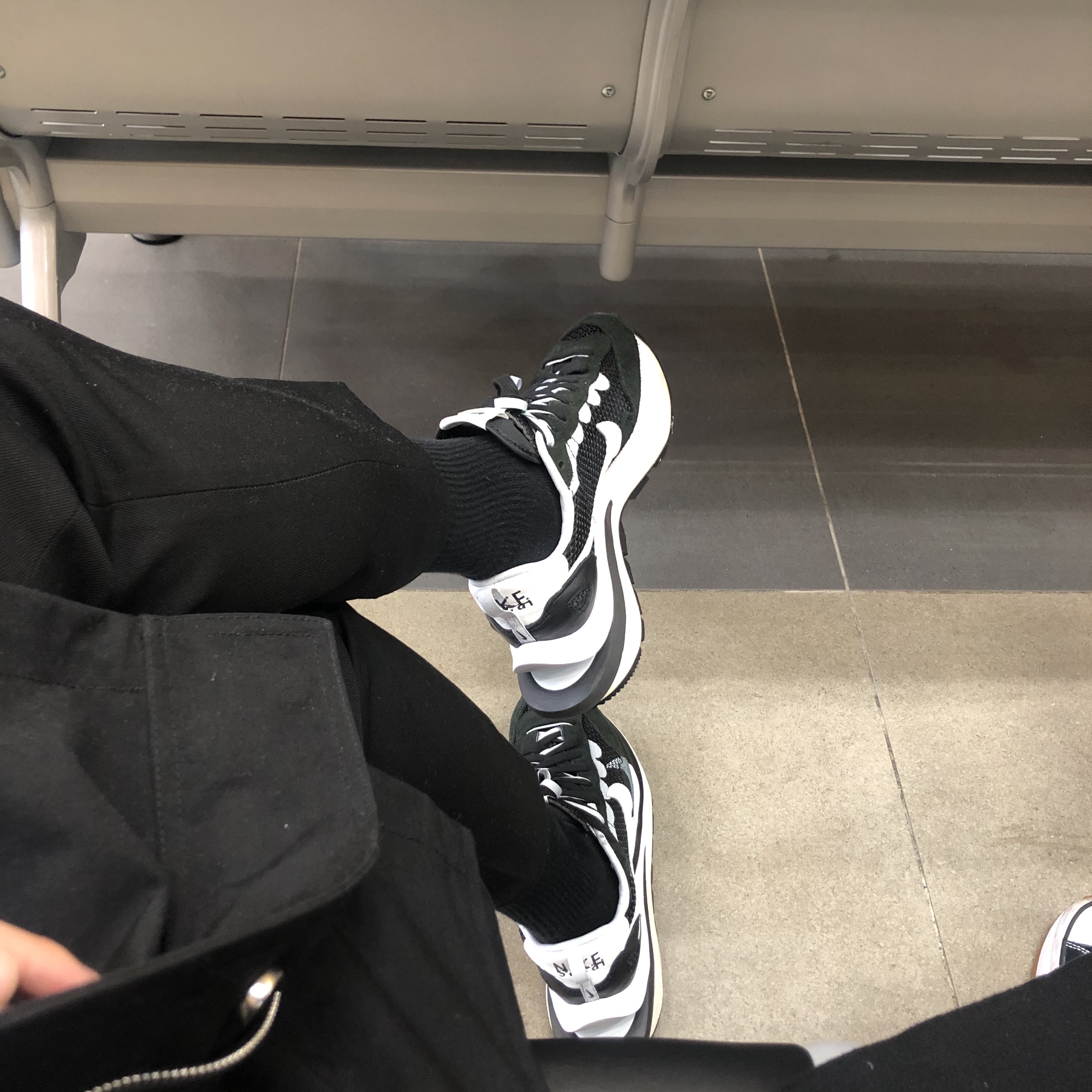 Nike x Sacai VaporWaffle Black White 착용 스타일