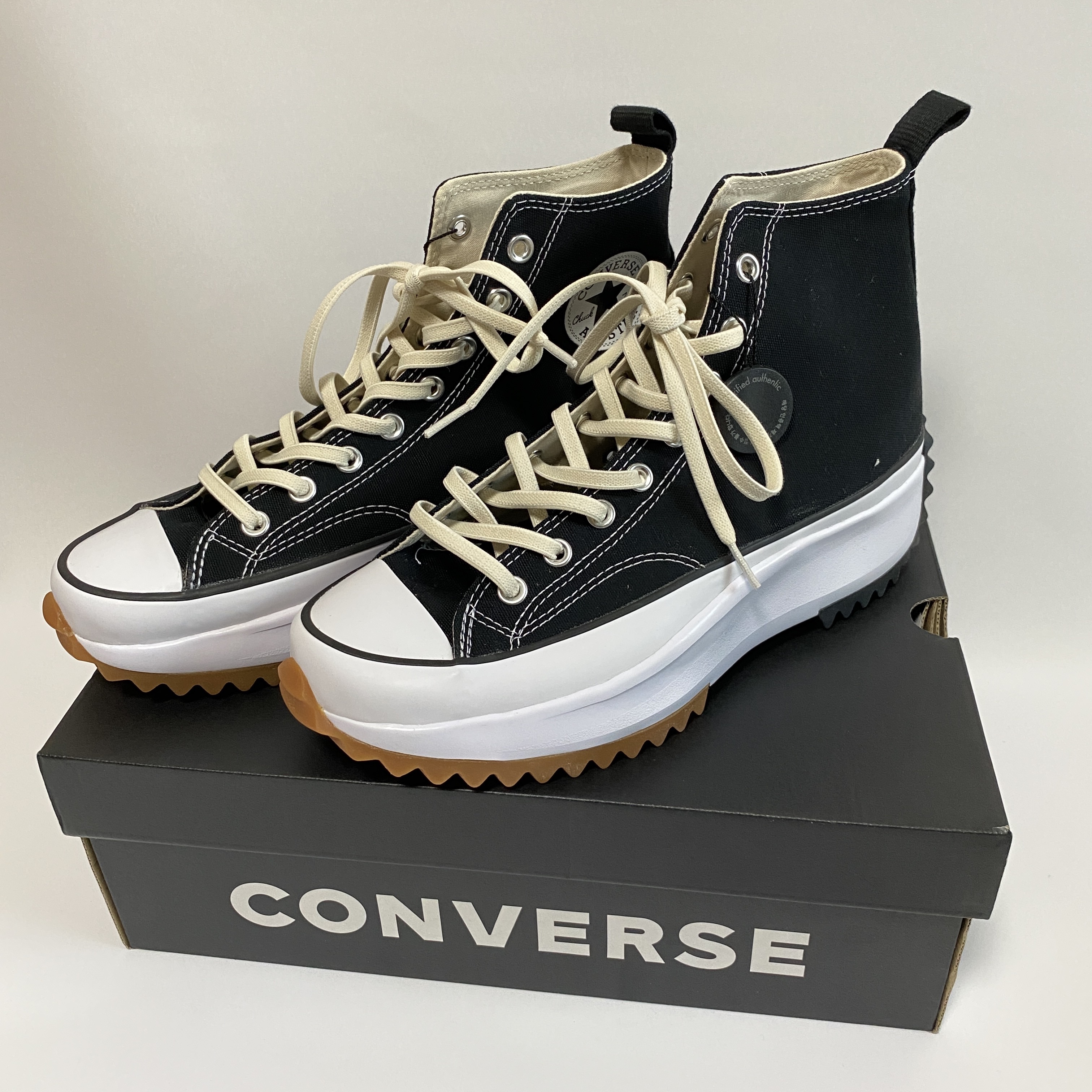 Converse Run Star Hike Hi Black White Gum 착용 스타일