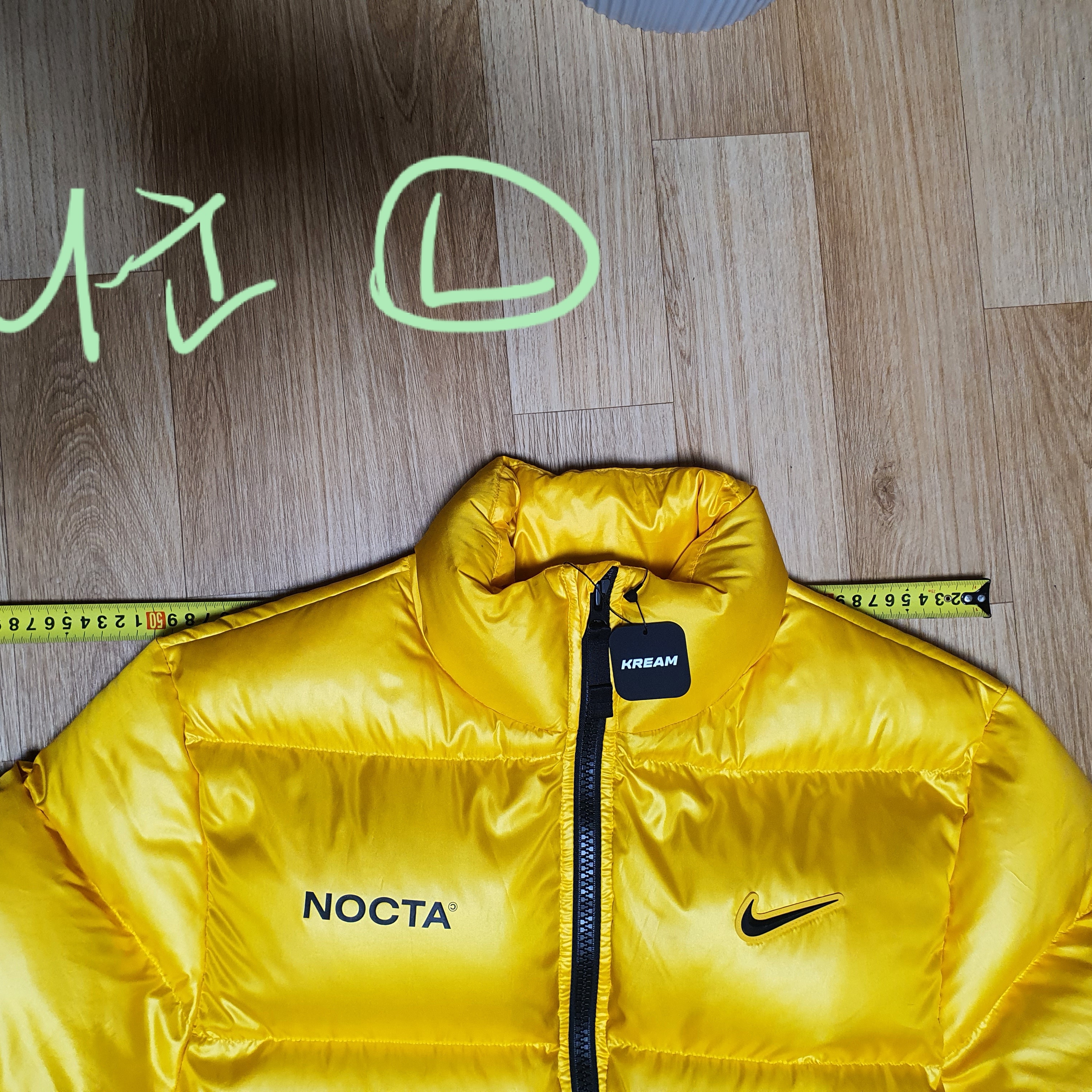 Nike x Drake Nocta Puffer Jacket University Gold - Asia 착용 스타일 - 1
